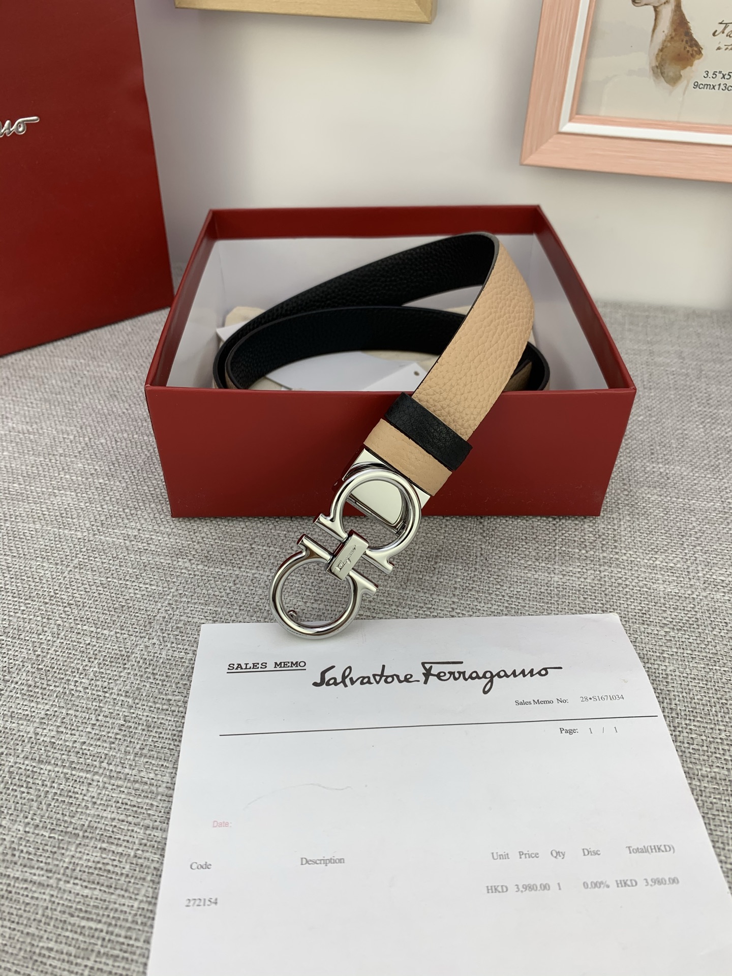  女款Ferragamo菲拉格慕，尺寸2.5cm。标志性Gancini标志，牛皮材质皮带。造型百搭，四季