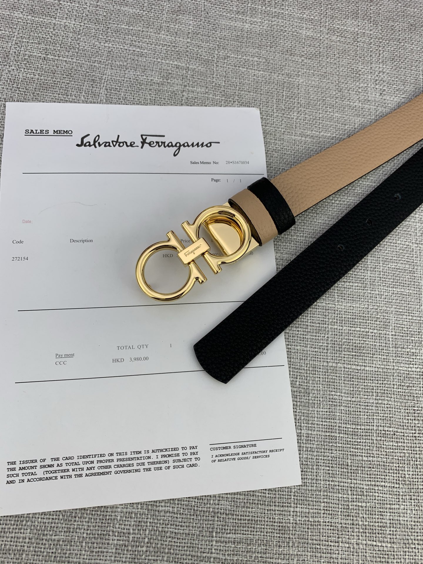  女款Ferragamo菲拉格慕，尺寸2.5cm。标志性Gancini标志，牛皮材质皮带。造型百搭，四季