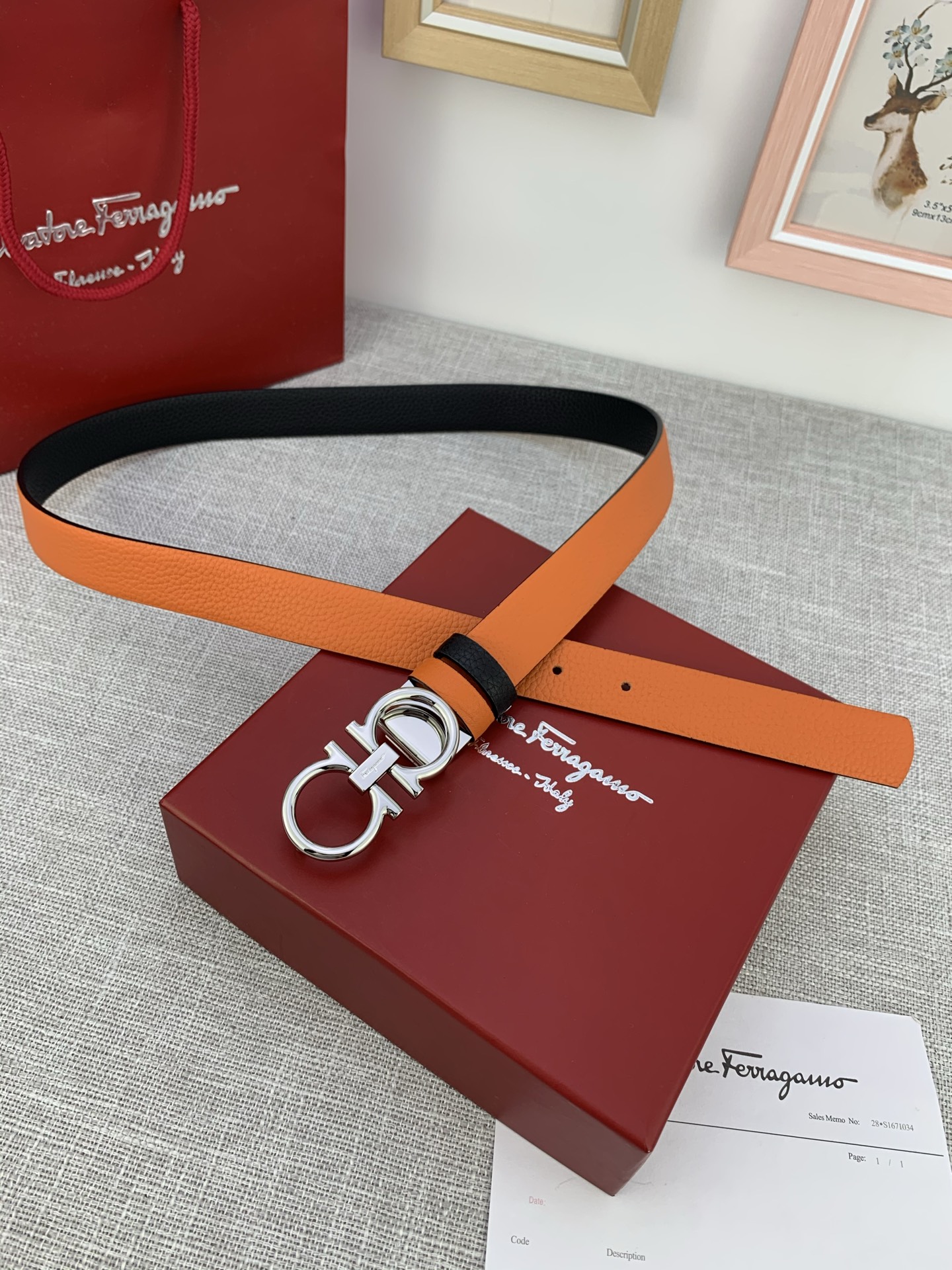  女款Ferragamo菲拉格慕，尺寸2.5cm。标志性Gancini标志，牛皮材质皮带。造型百搭，四季