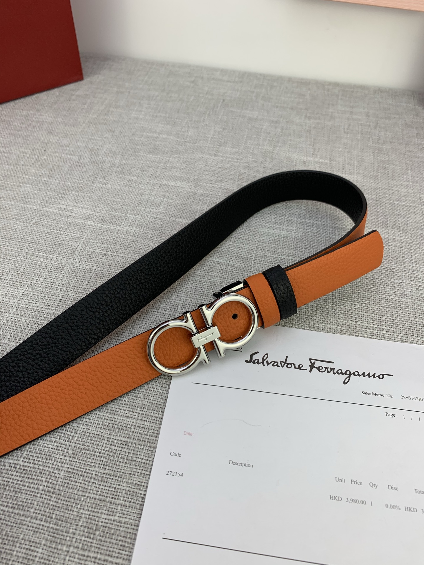  女款Ferragamo菲拉格慕，尺寸2.5cm。标志性Gancini标志，牛皮材质皮带。造型百搭，四季