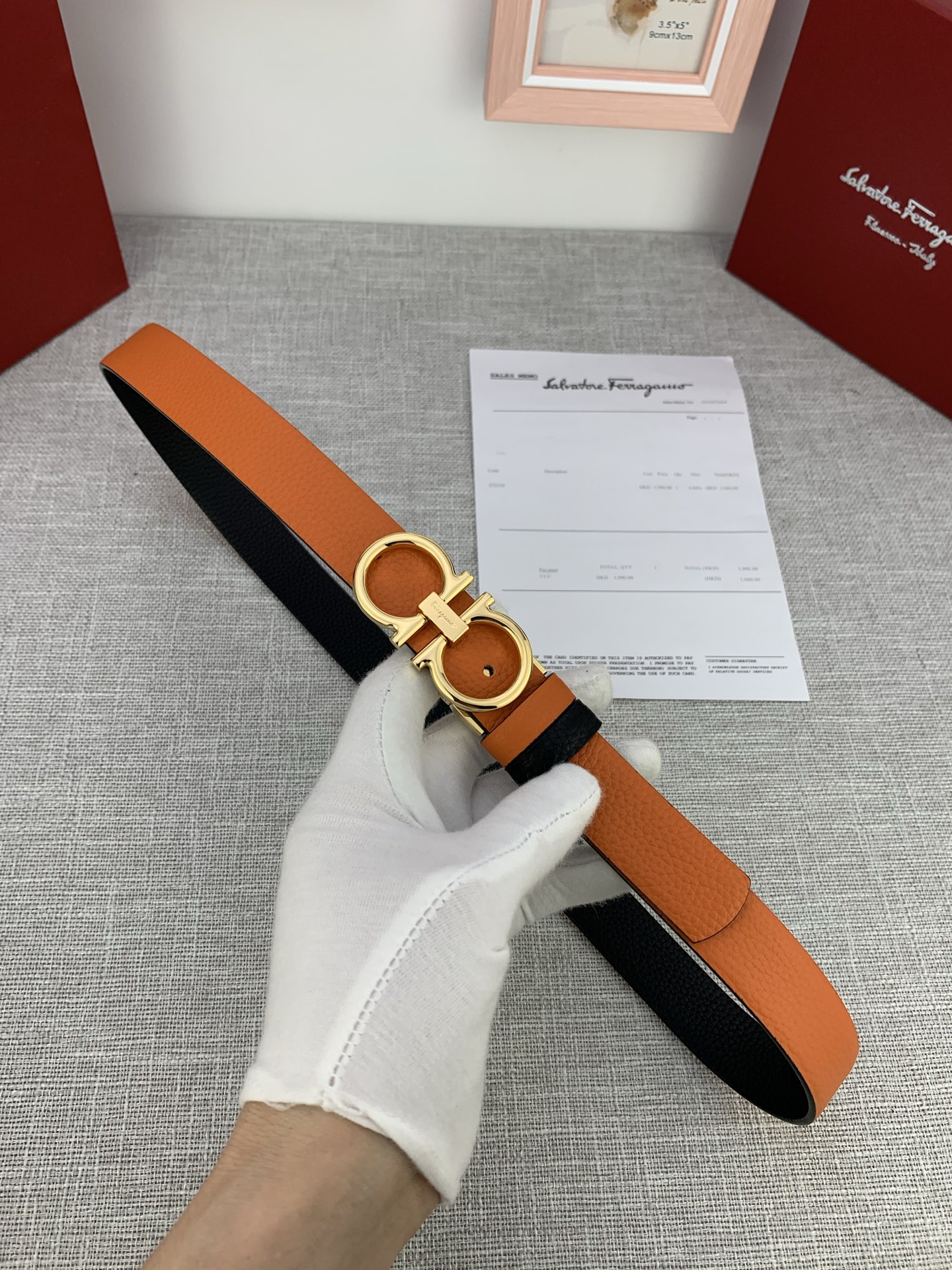  女款Ferragamo菲拉格慕，尺寸2.5cm。标志性Gancini标志，牛皮材质皮带。造型百搭，四季
