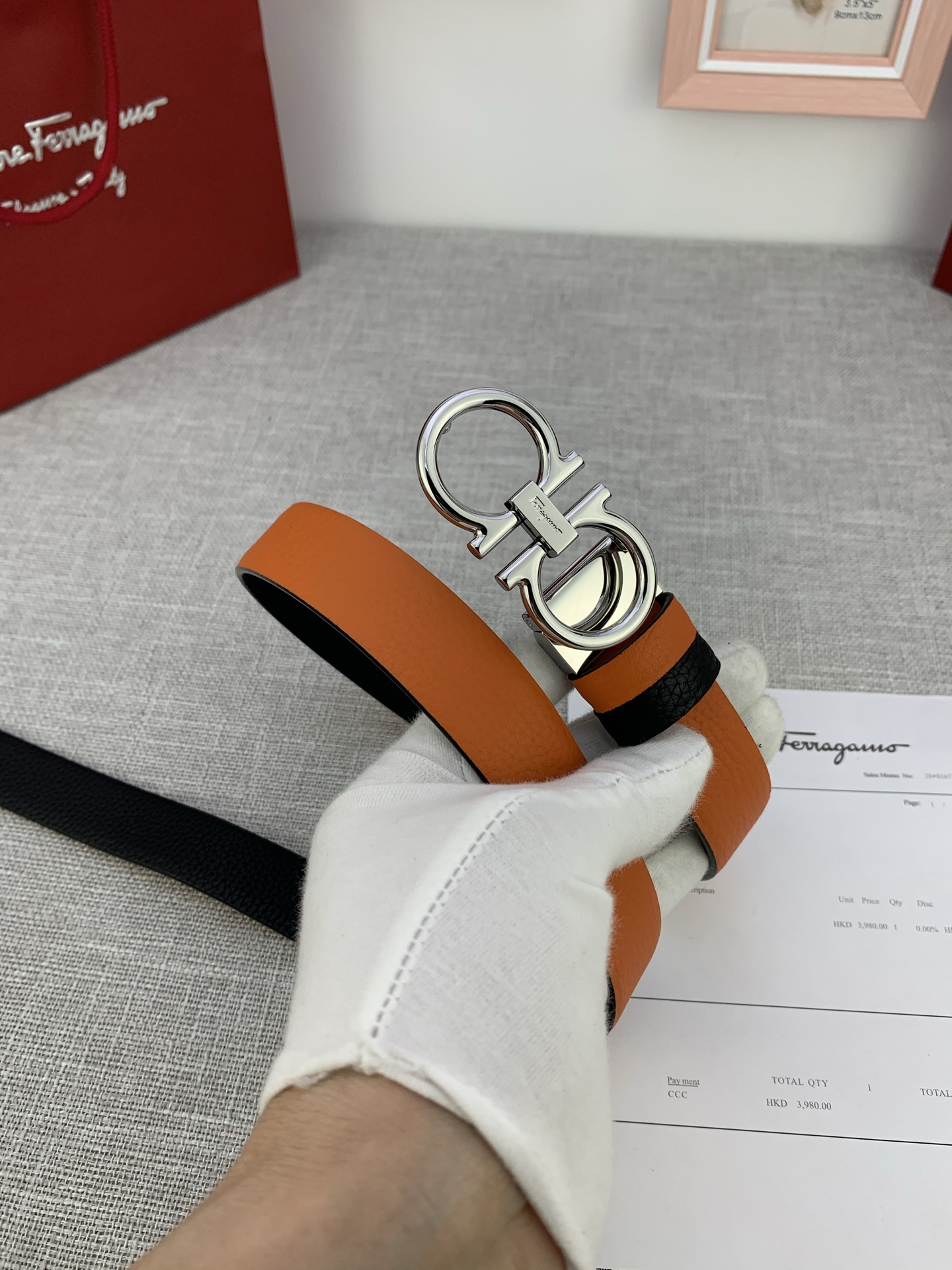  女款Ferragamo菲拉格慕，尺寸2.5cm。标志性Gancini标志，牛皮材质皮带。造型百搭，四季