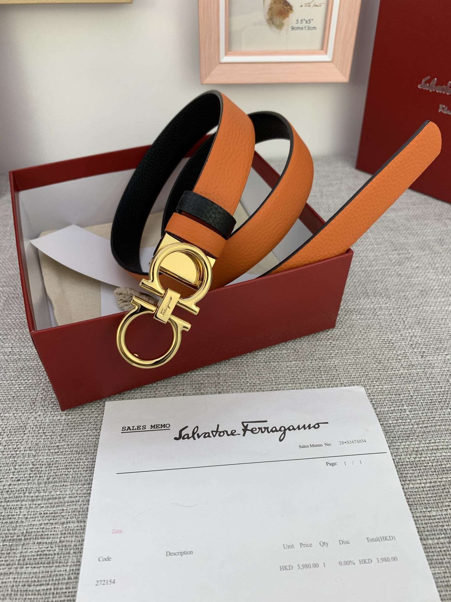  女款Ferragamo菲拉格慕，尺寸2.5cm。标志性Gancini标志，牛皮材质皮带。造型百搭，四季