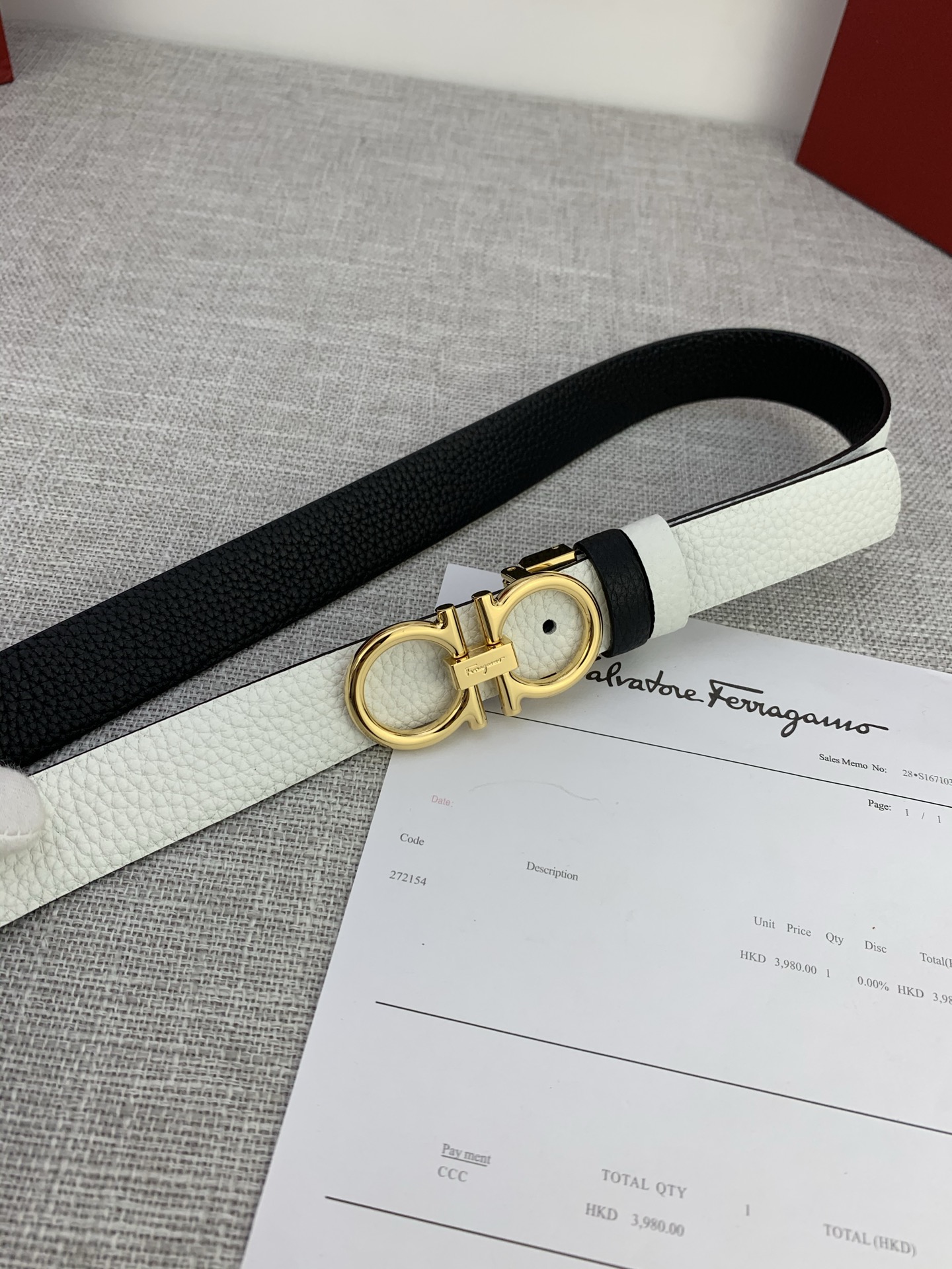  女款Ferragamo菲拉格慕，尺寸2.5cm。标志性Gancini标志，牛皮材质皮带。造型百搭，四季