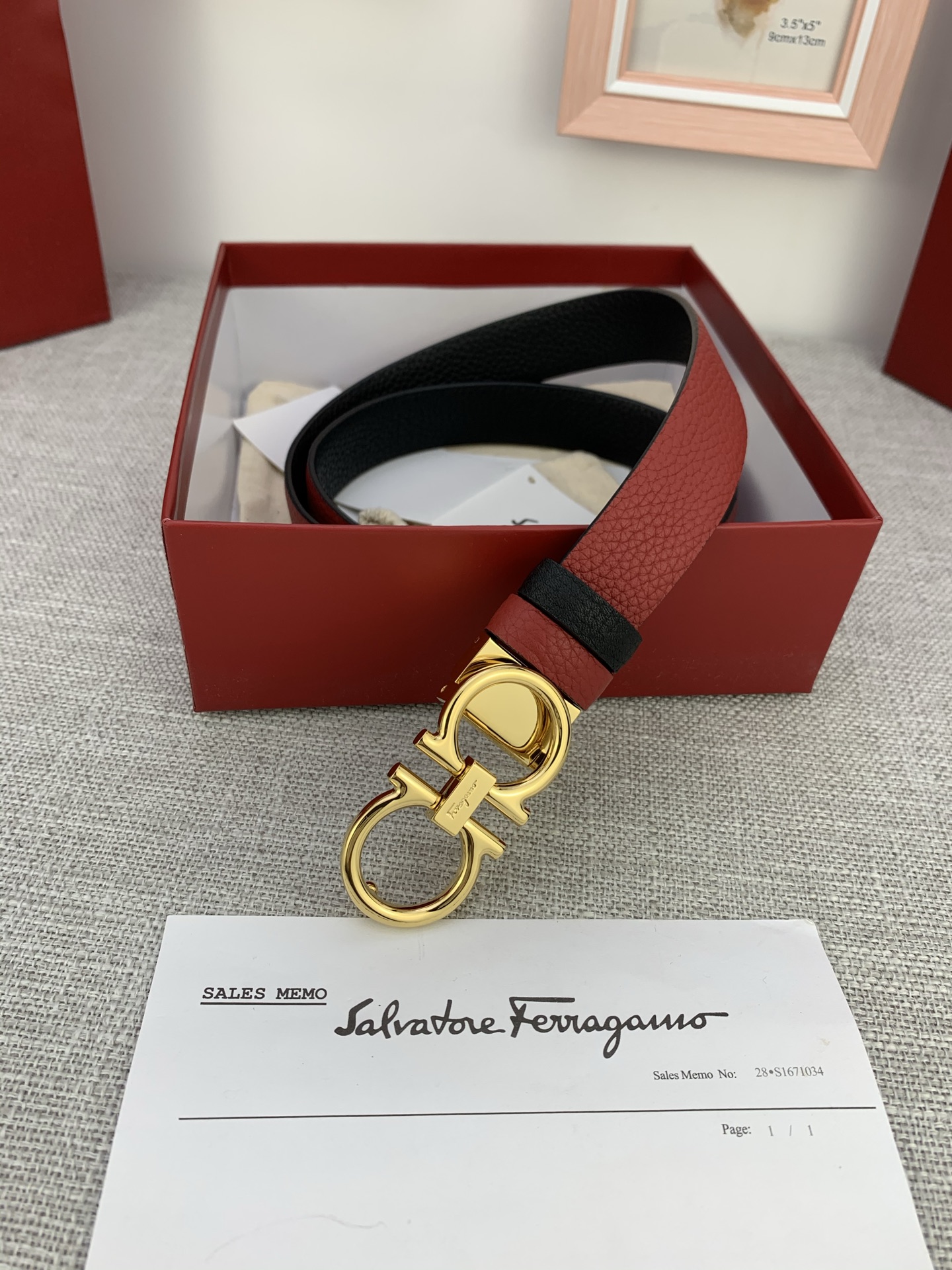  女款Ferragamo菲拉格慕，尺寸2.5cm。标志性Gancini标志，牛皮材质皮带。造型百搭，四季