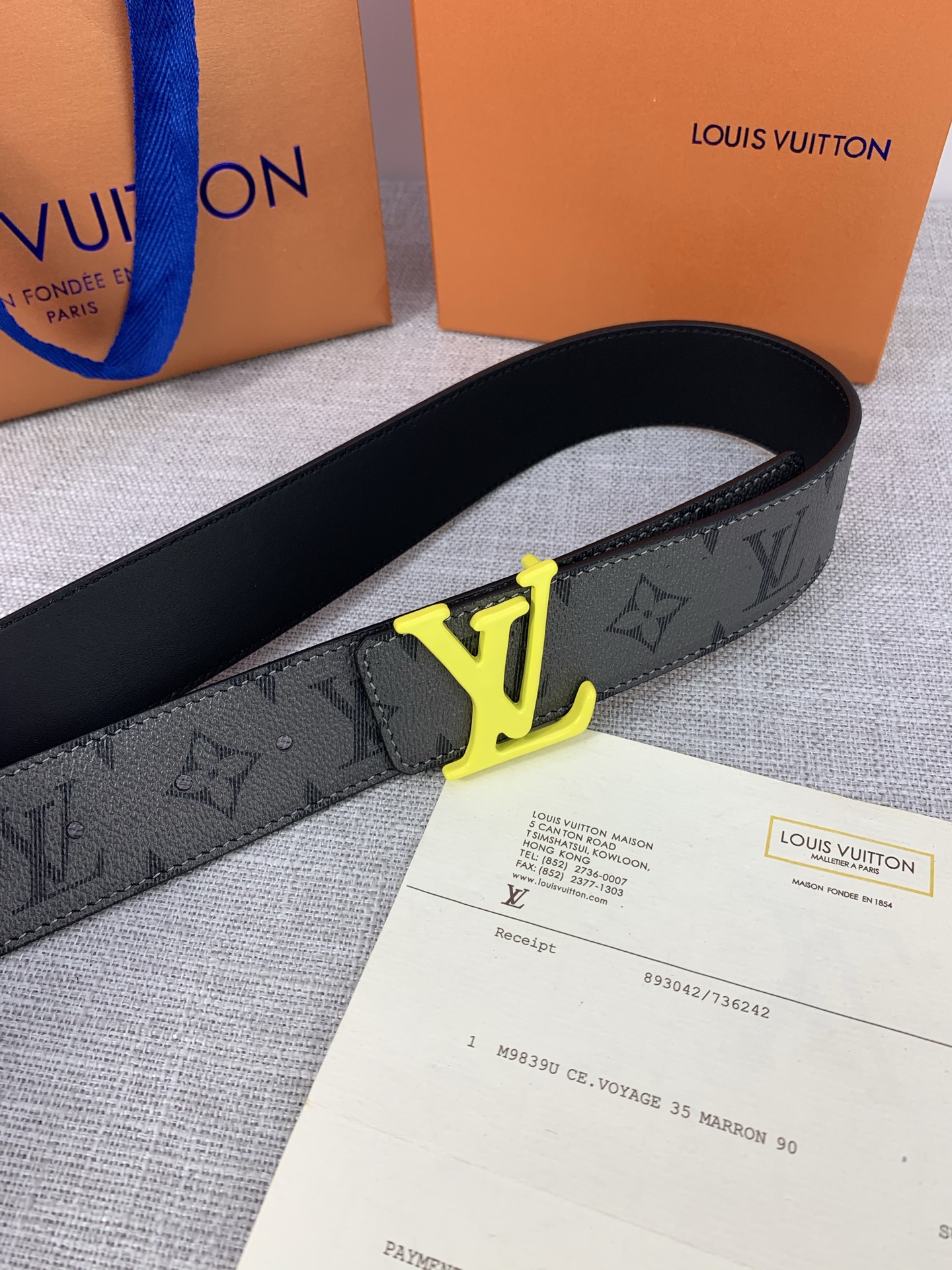  本款 LV Initials 双面腰带拥有 Monogram EcliPse Reverse 图案和素