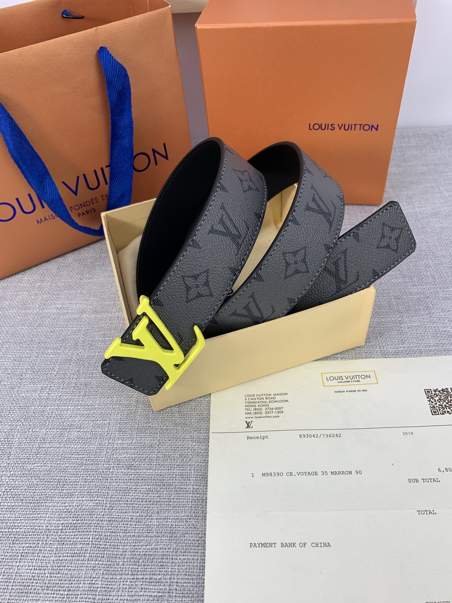 本款 LV Initials 双面腰带拥有 Monogram EcliPse Reverse 图案和素