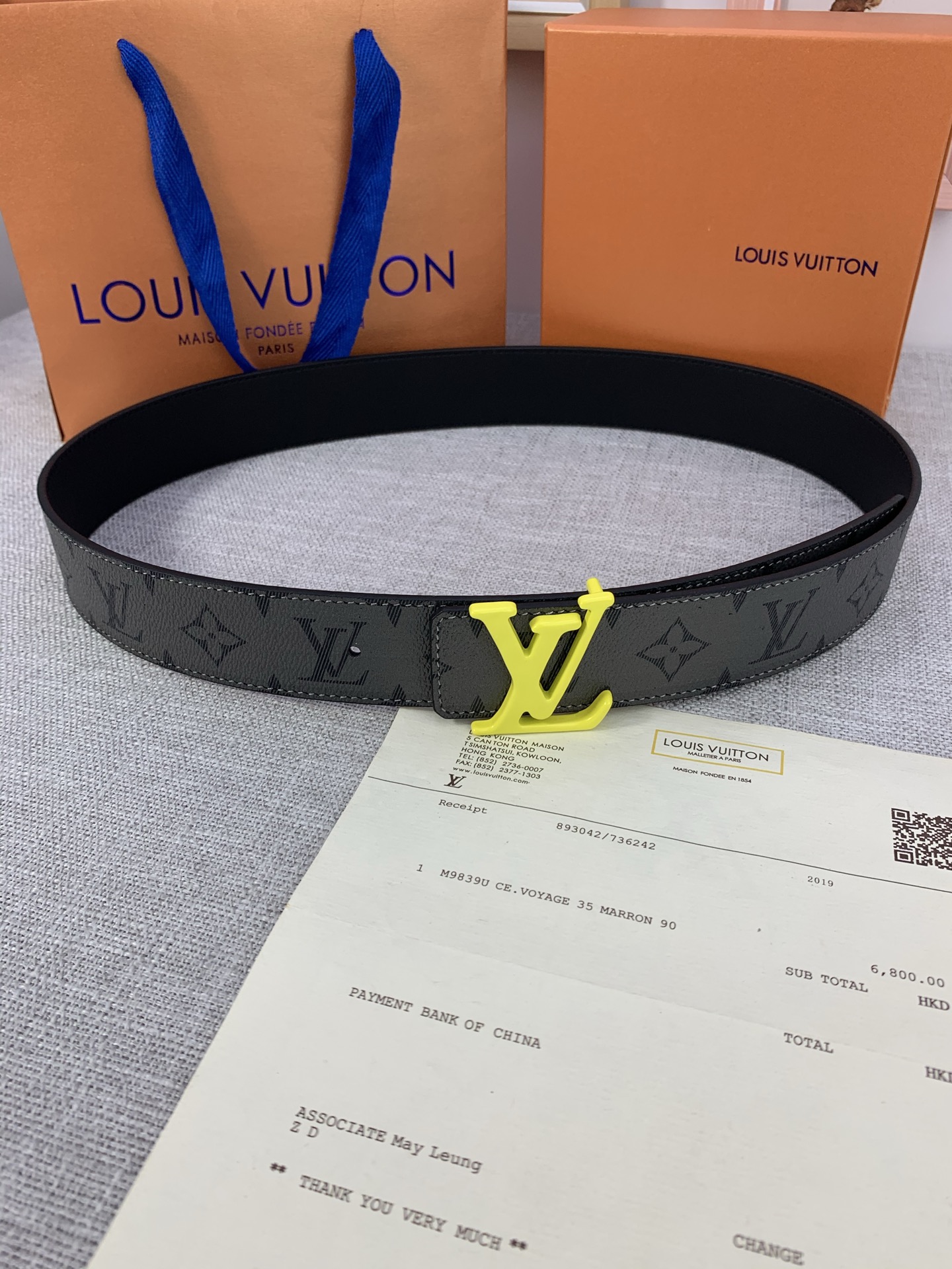  本款 LV Initials 双面腰带拥有 Monogram EcliPse Reverse 图案和素