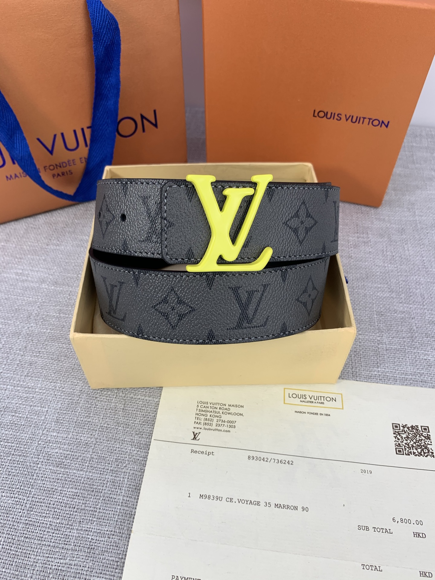  本款 LV Initials 双面腰带拥有 Monogram EcliPse Reverse 图案和素
