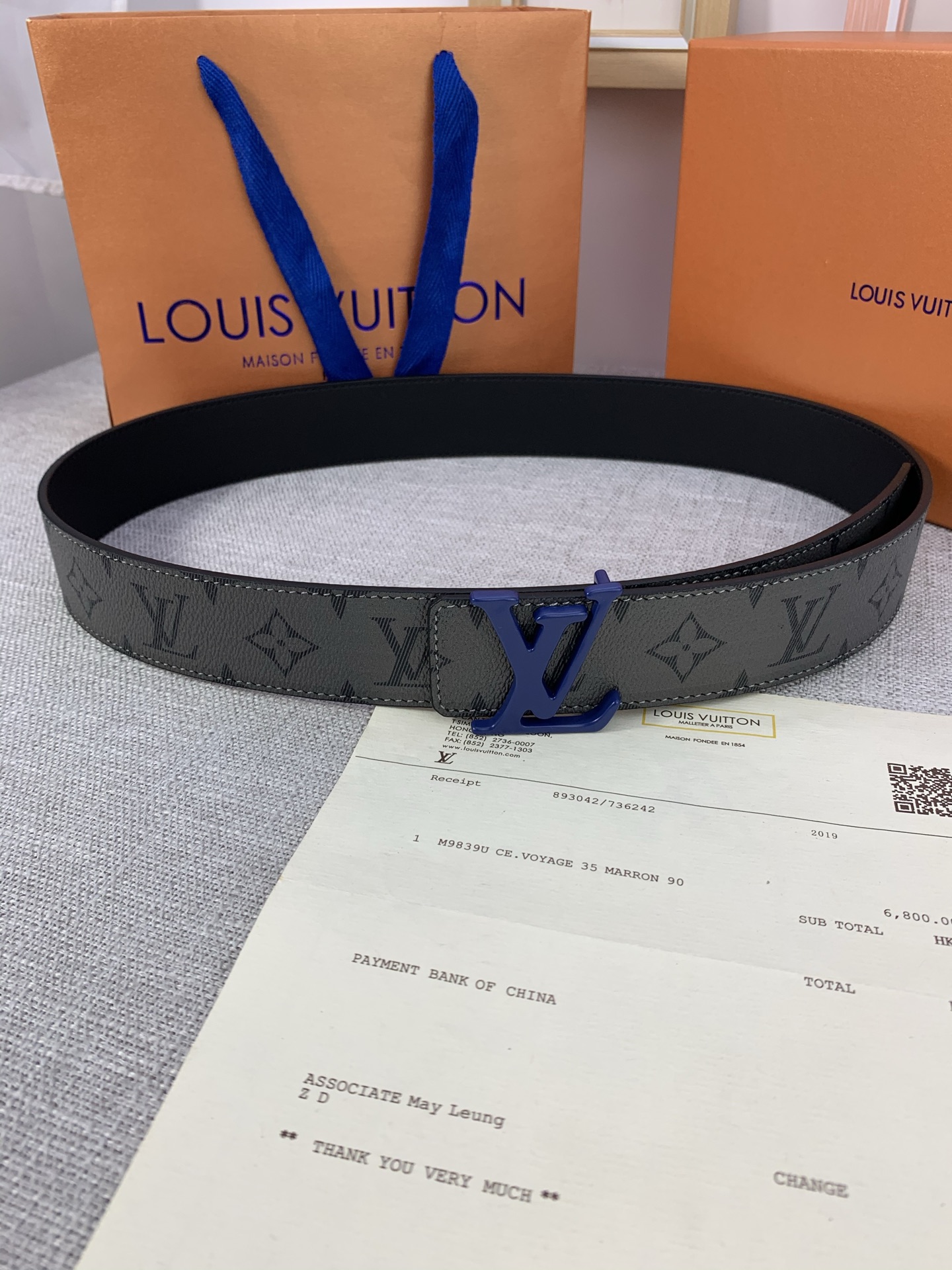  本款 LV Initials 双面腰带拥有 Monogram EcliPse Reverse 图案和素