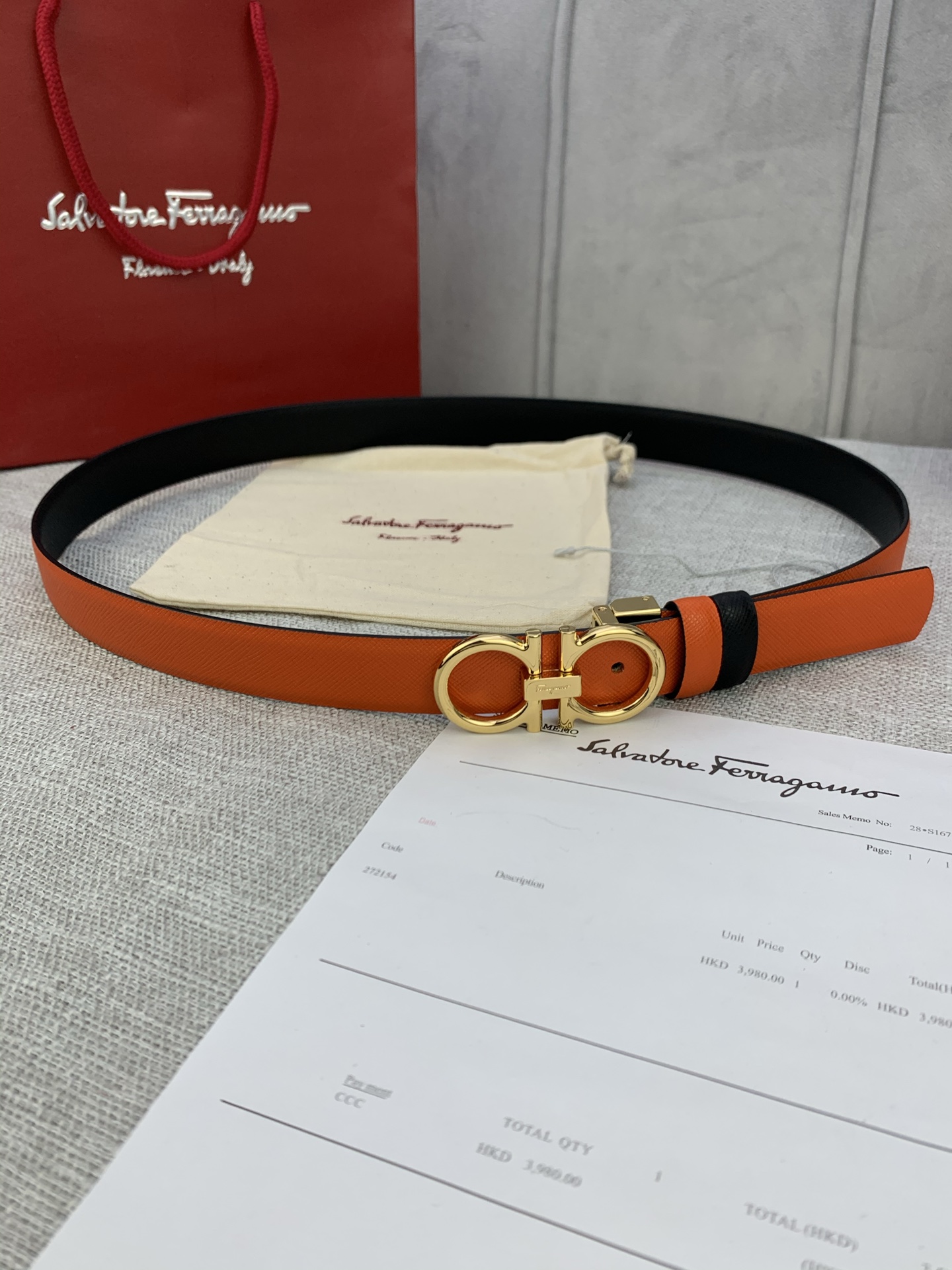 “Salvatore Ferragamo Women’s Leather Belt: Adjustable and Stylish Accessory” - 图片 9