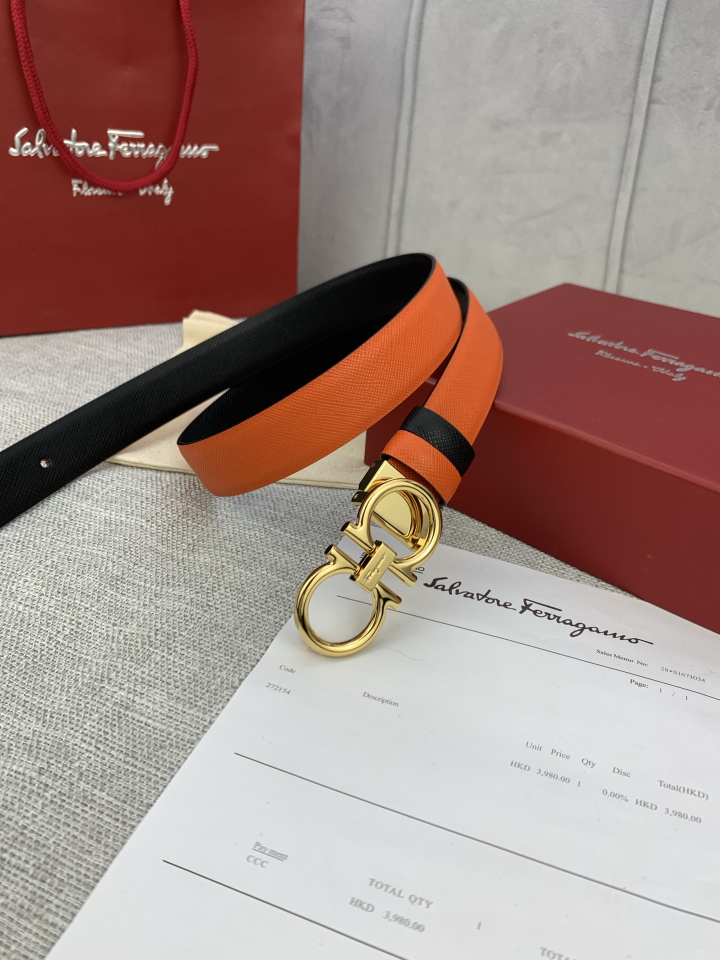 “Salvatore Ferragamo Women’s Leather Belt: Adjustable and Stylish Accessory” - 图片 6