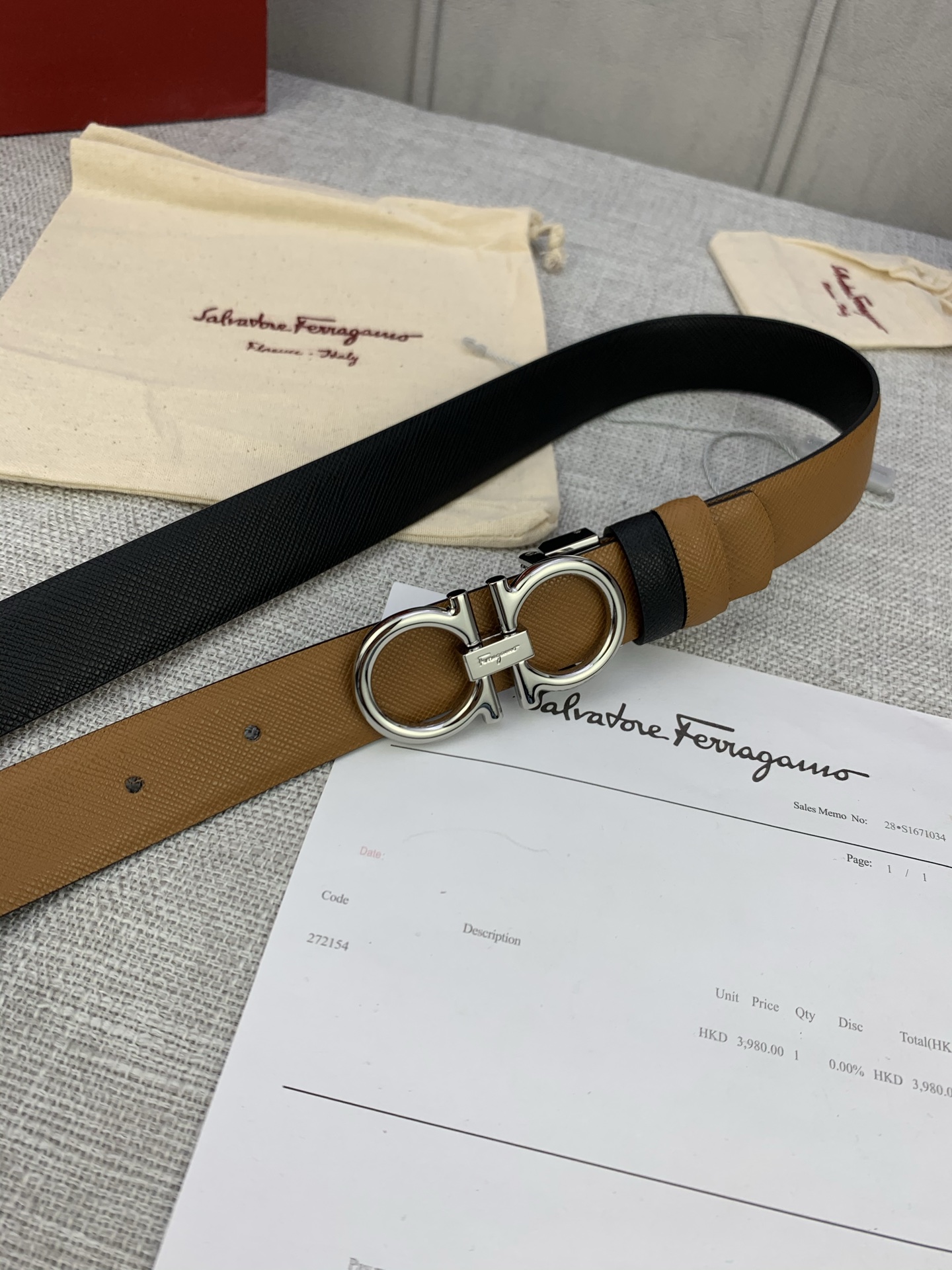 “Salvatore Ferragamo Women’s Leather Belt: Adjustable and Stylish Accessory” - 图片 7