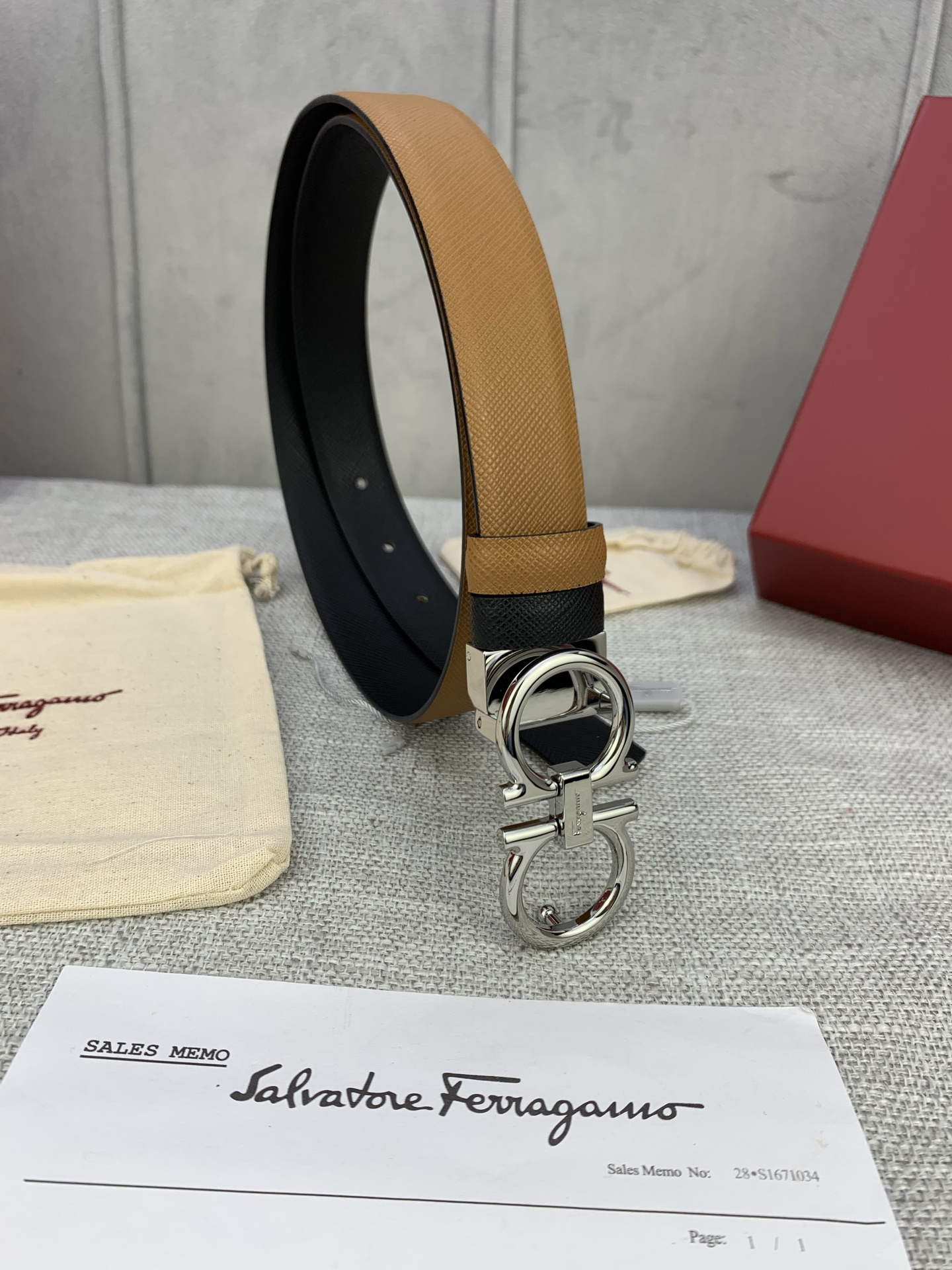 “Salvatore Ferragamo Women’s Leather Belt: Adjustable and Stylish Accessory” - 图片 5