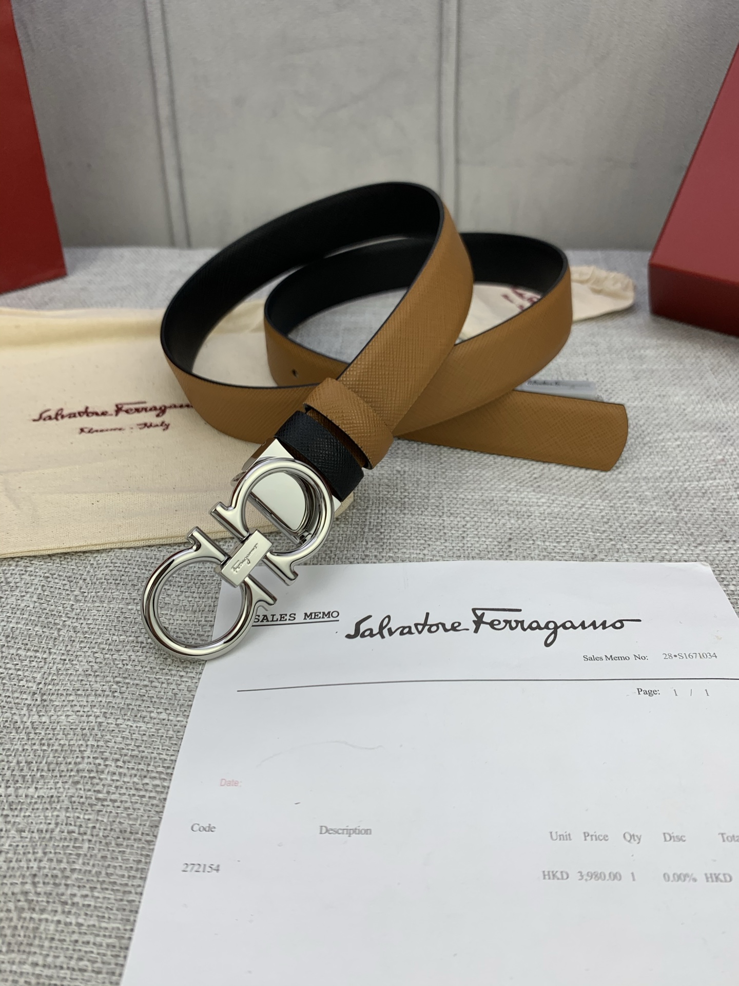 “Salvatore Ferragamo Women’s Leather Belt: Adjustable and Stylish Accessory” - 图片 6