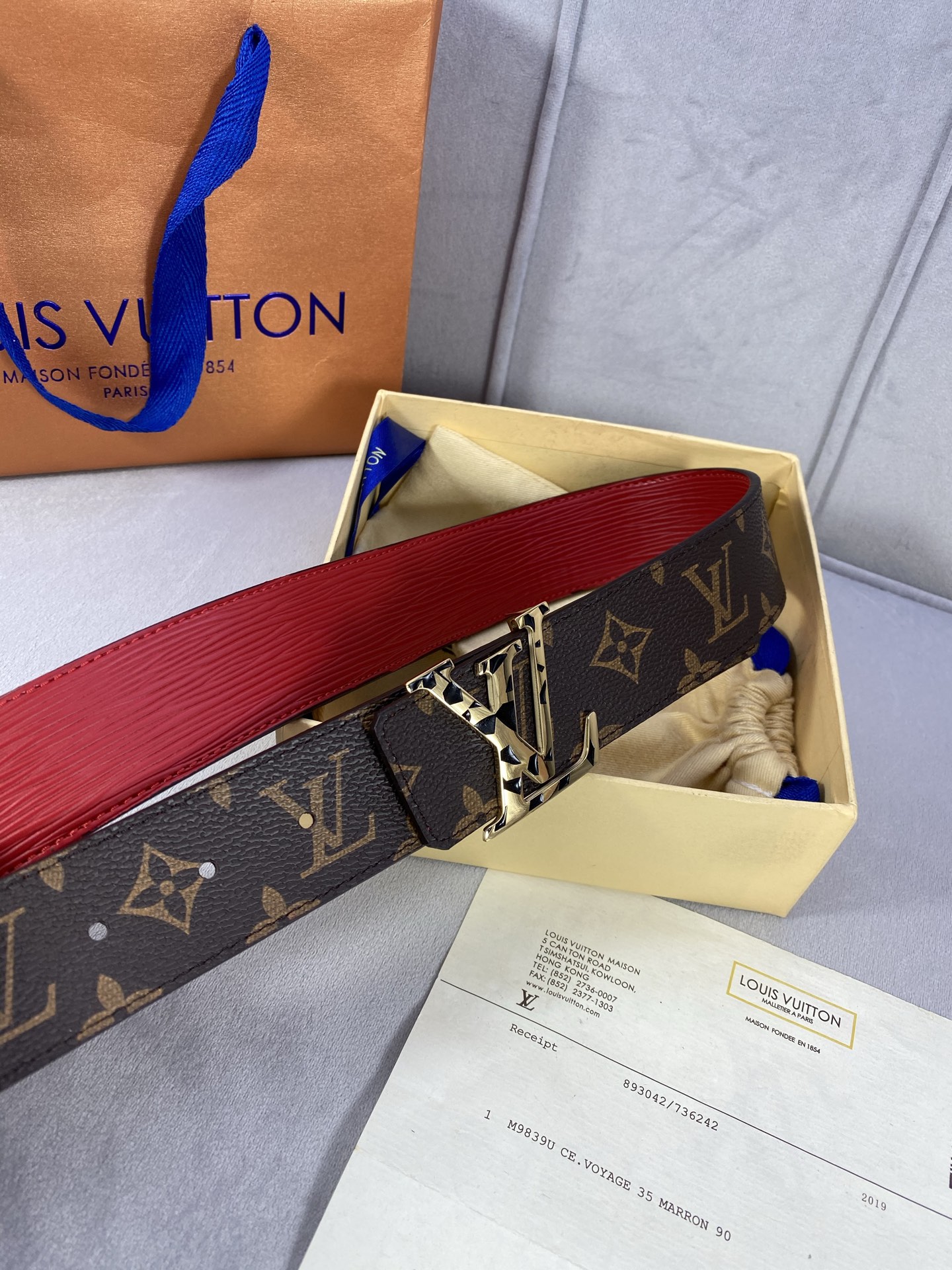  4.0宽 此款双面腰带以标志性的 LV Initiales 搭扣搭配全新 Monogram EcliP
