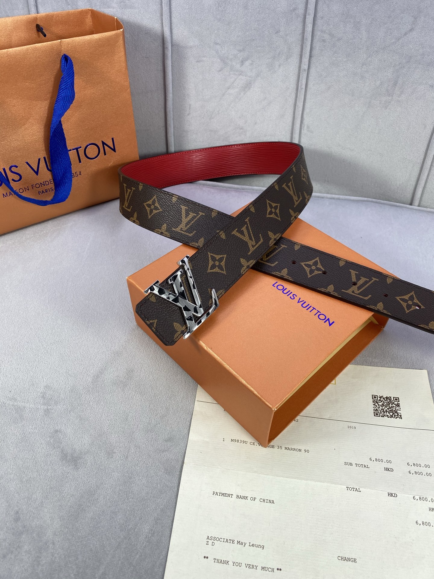  4.0宽 此款双面腰带以标志性的 LV Initiales 搭扣搭配全新 Monogram EcliP