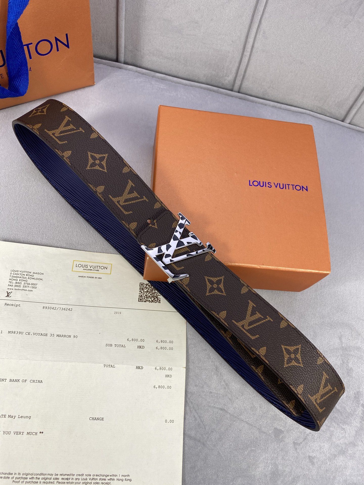  4.0宽 此款双面腰带以标志性的 LV Initiales 搭扣搭配全新 Monogram EcliP
