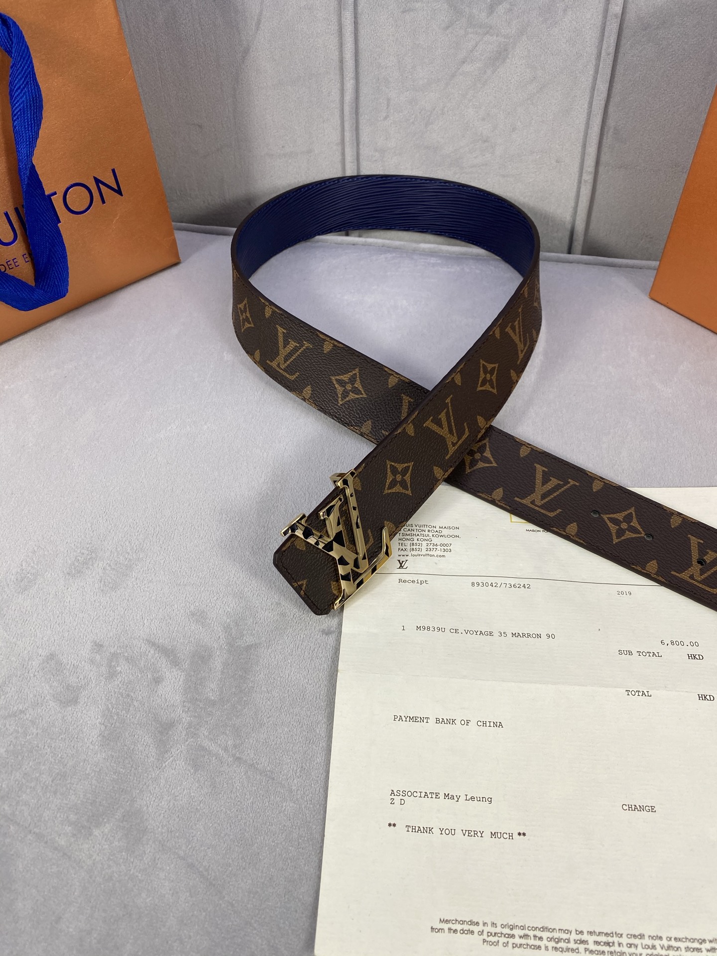  4.0宽 此款双面腰带以标志性的 LV Initiales 搭扣搭配全新 Monogram EcliP