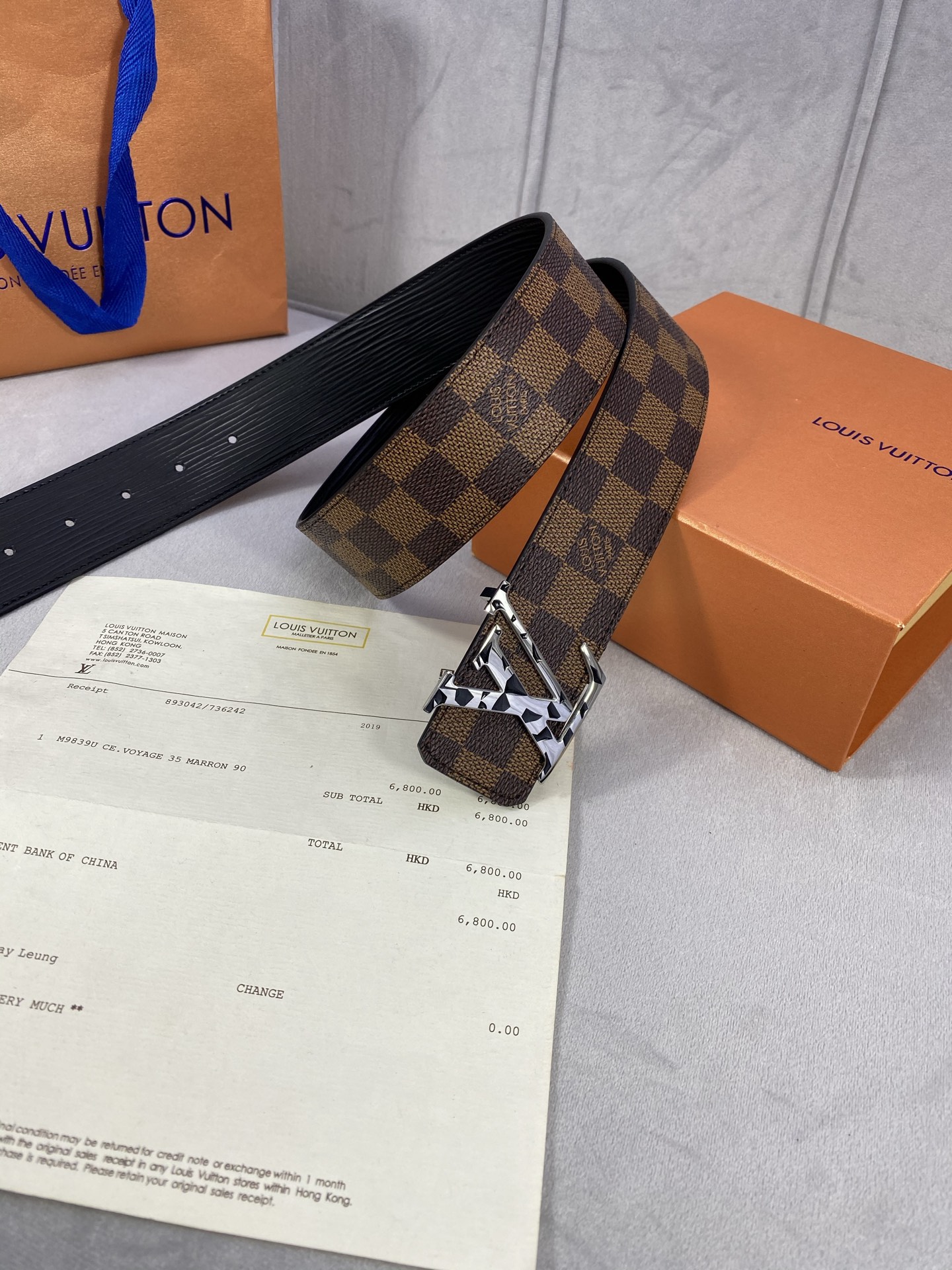  4.0宽 此款双面腰带以标志性的 LV Initiales 搭扣搭配全新 Monogram EcliP