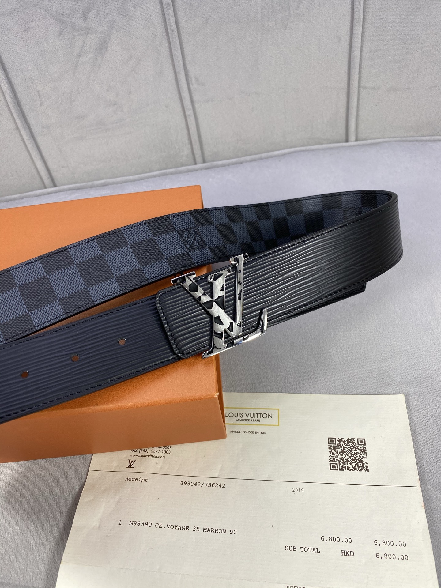  4.0宽 此款双面腰带以标志性的 LV Initiales 搭扣搭配全新 Monogram EcliP