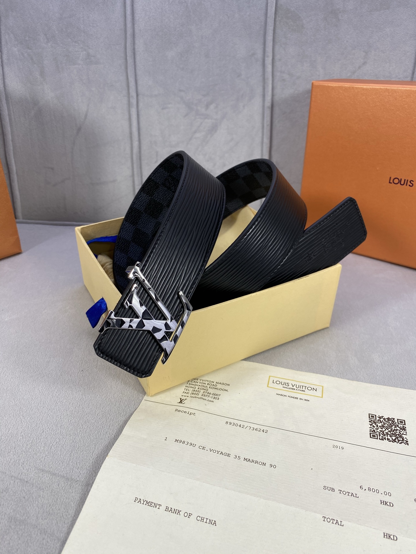  4.0宽 此款双面腰带以标志性的 LV Initiales 搭扣搭配全新 Monogram EcliP