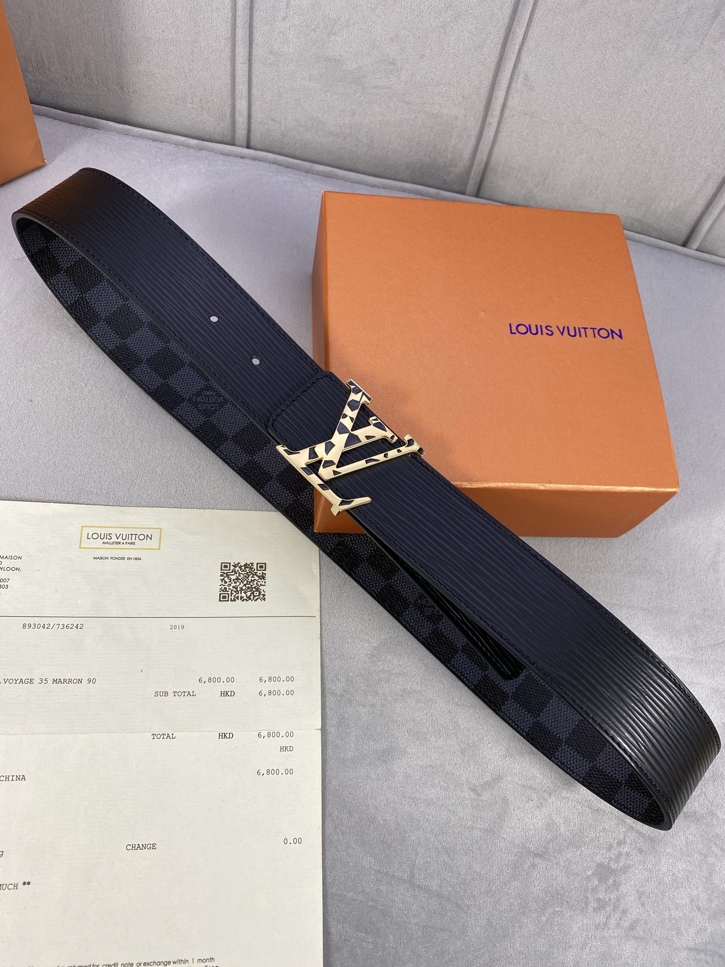  4.0宽 此款双面腰带以标志性的 LV Initiales 搭扣搭配全新 Monogram EcliP