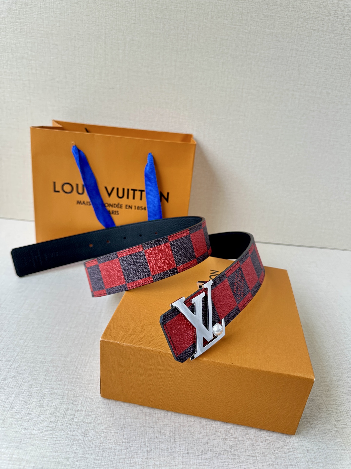 LV Style Leather Men's Belts Lookbook Reference image 2