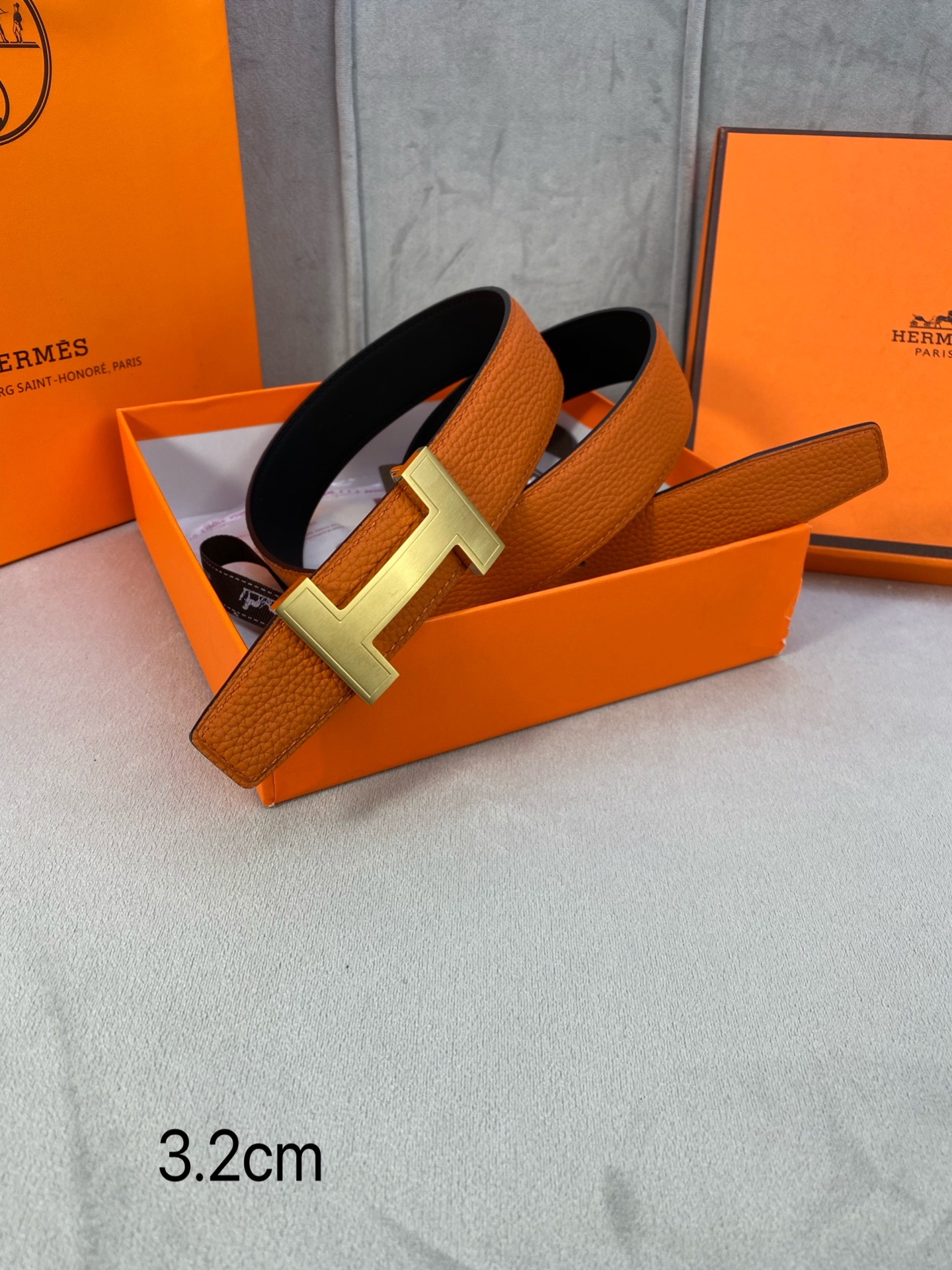  专柜同步 Hermes 爱马仕，专柜同款，3.2cm宽，带身采用进口头层Togo牛皮，boxer牛皮衬