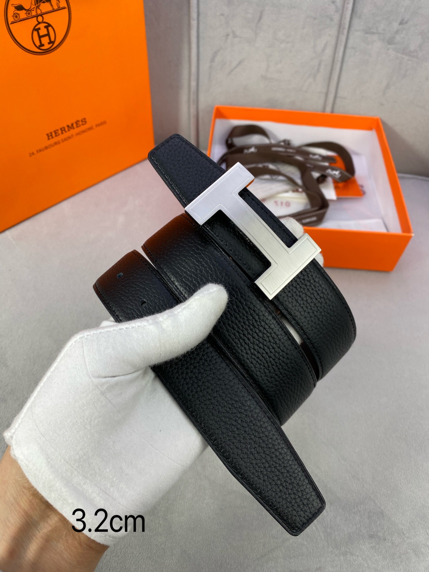  专柜同步 Hermes 爱马仕，专柜同款，3.2cm宽，带身采用进口头层Togo牛皮，boxer牛皮衬