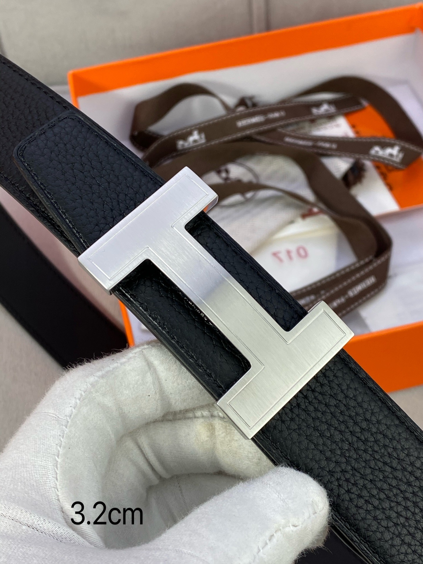  专柜同步 Hermes 爱马仕，专柜同款，3.2cm宽，带身采用进口头层Togo牛皮，boxer牛皮衬