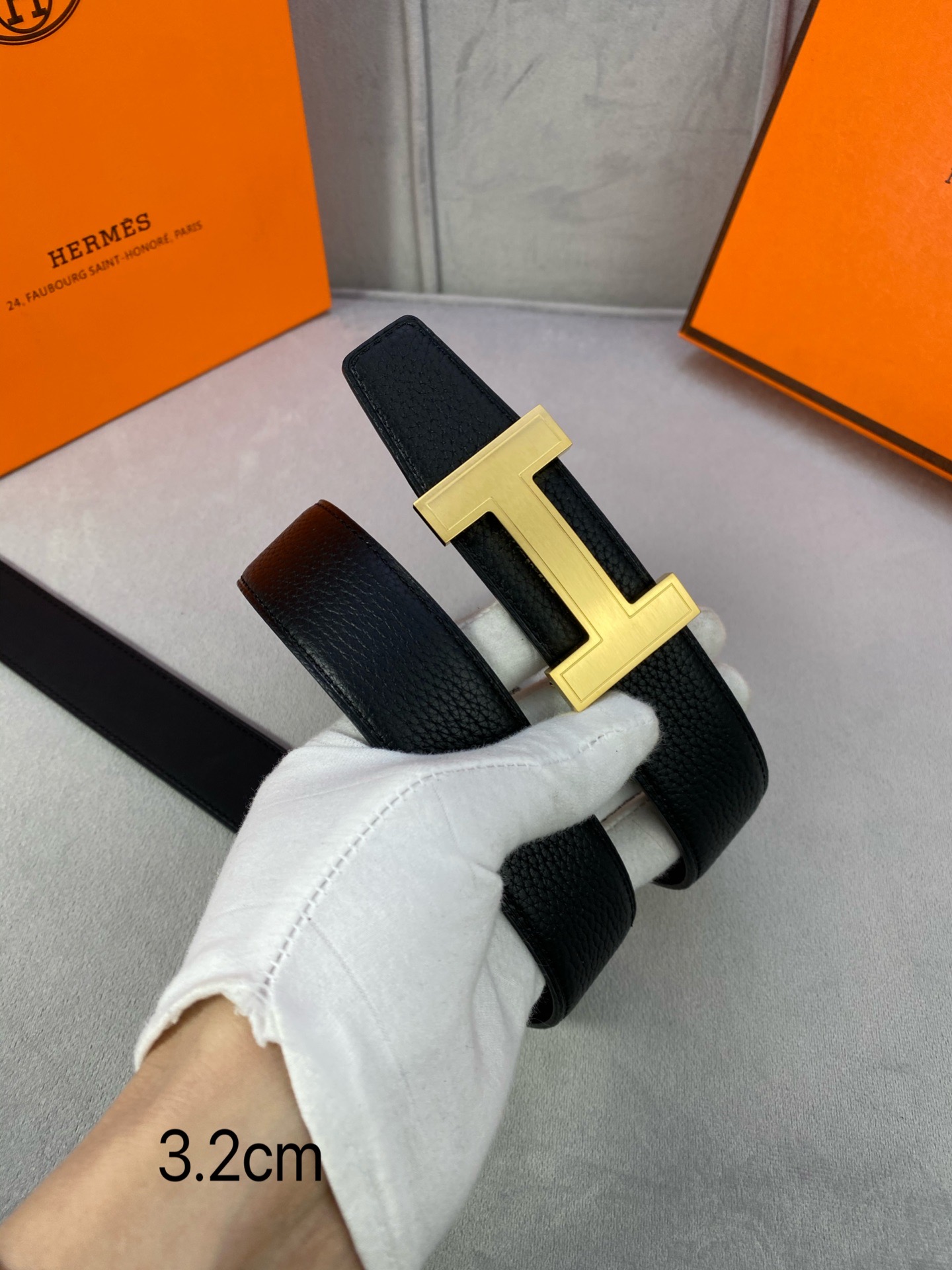  专柜同步 Hermes 爱马仕，专柜同款，3.2cm宽，带身采用进口头层Togo牛皮，boxer牛皮衬