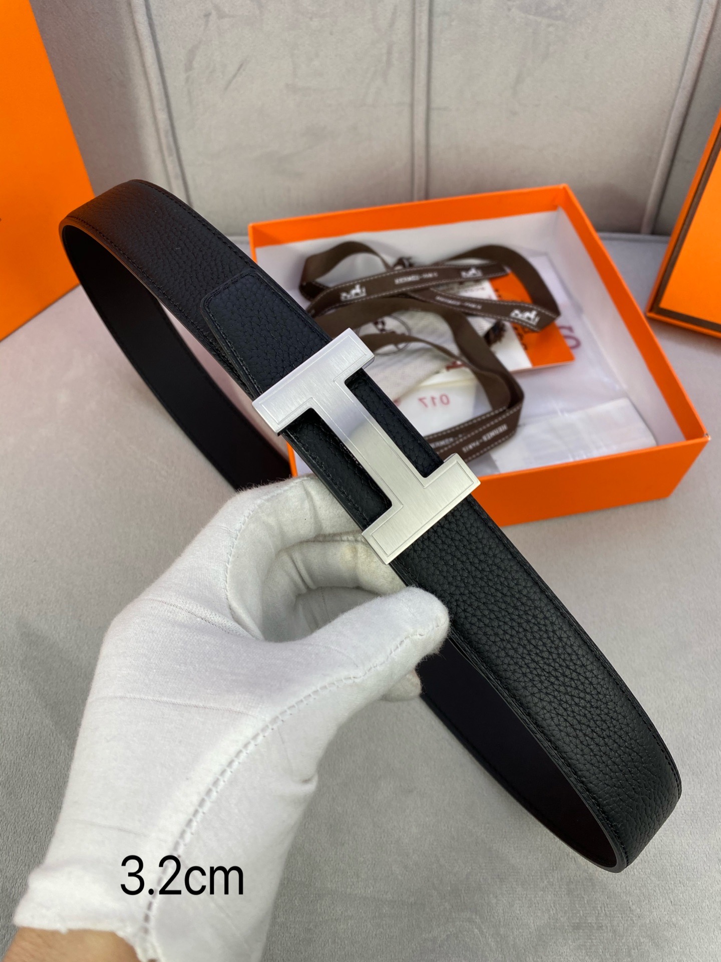  专柜同步 Hermes 爱马仕，专柜同款，3.2cm宽，带身采用进口头层Togo牛皮，boxer牛皮衬