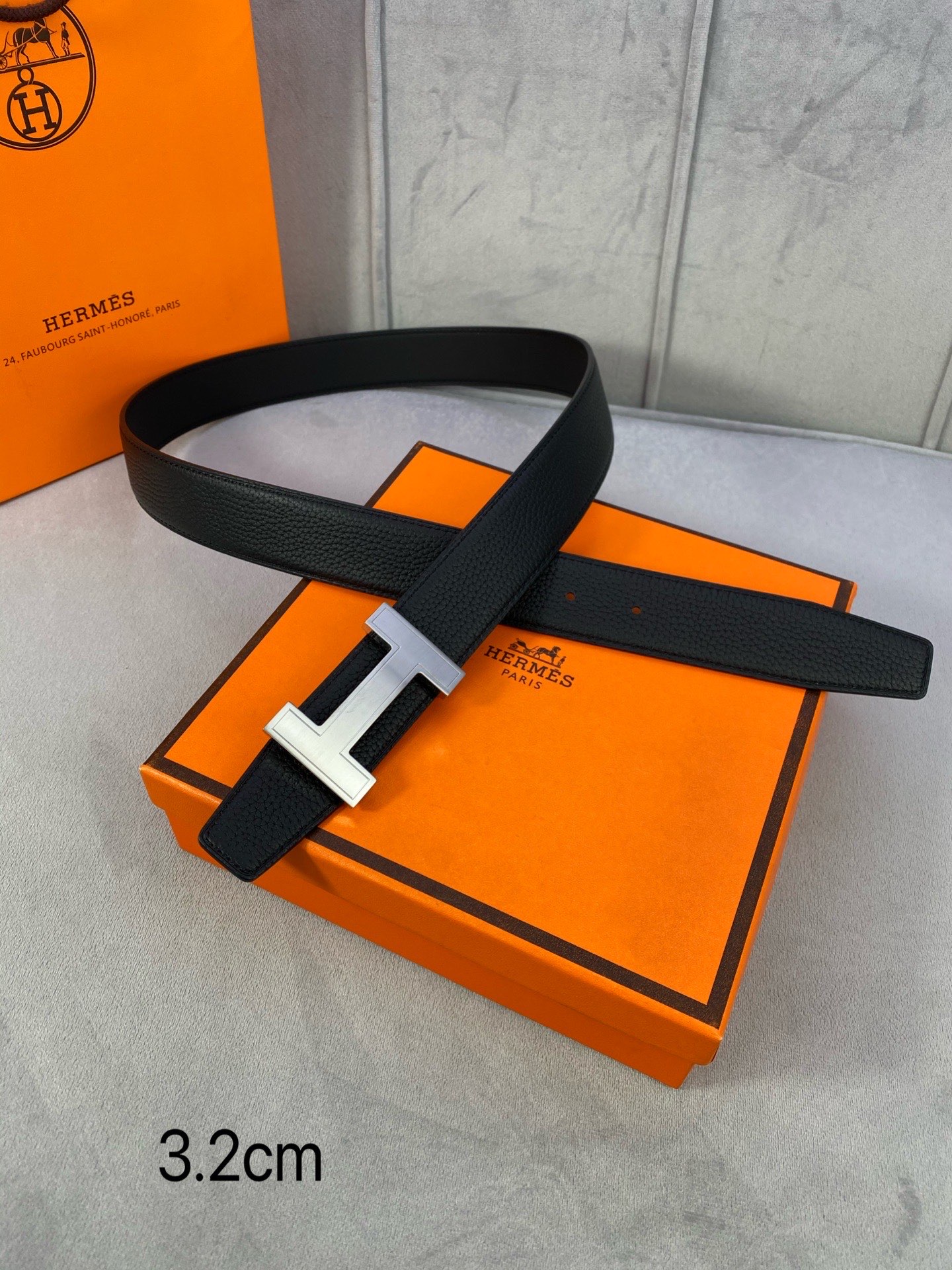  专柜同步 Hermes 爱马仕，专柜同款，3.2cm宽，带身采用进口头层Togo牛皮，boxer牛皮衬