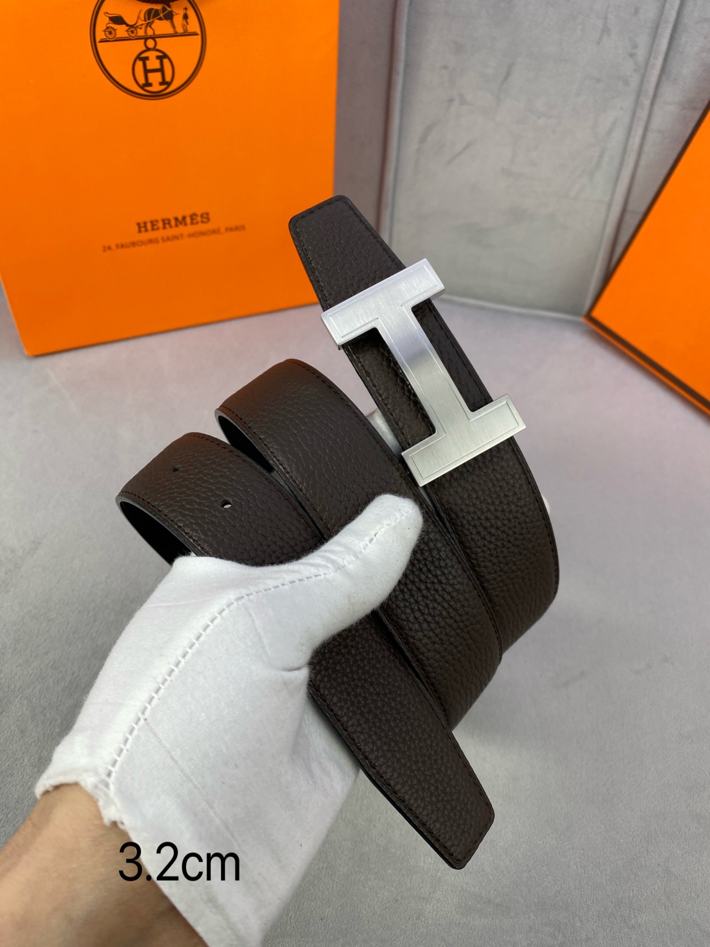  专柜同步 Hermes 爱马仕，专柜同款，3.2cm宽，带身采用进口头层Togo牛皮，boxer牛皮衬