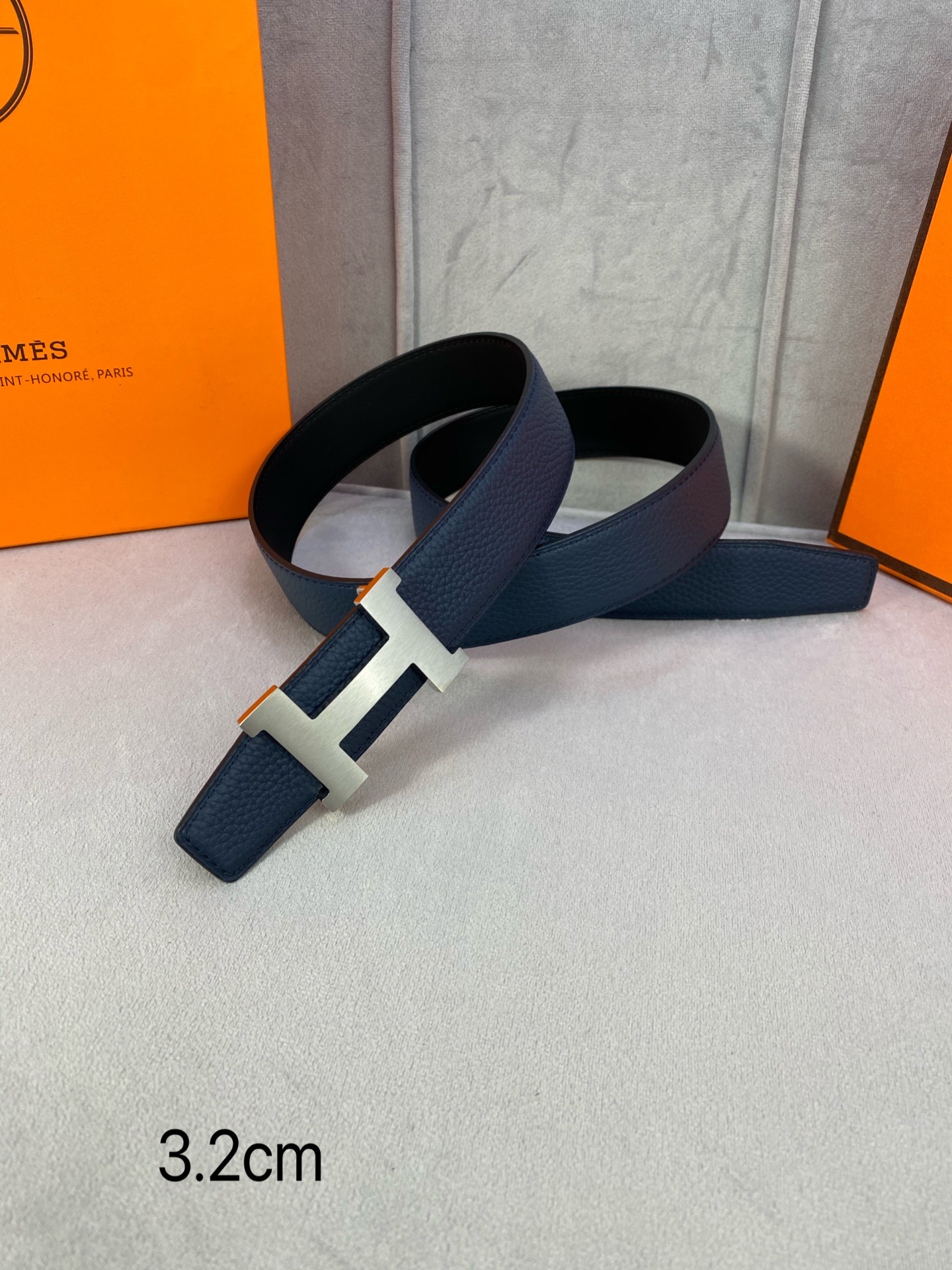  专柜同步 Hermes 爱马仕，专柜同款，3.2cm宽，带身采用进口头层Togo牛皮，boxer牛皮衬