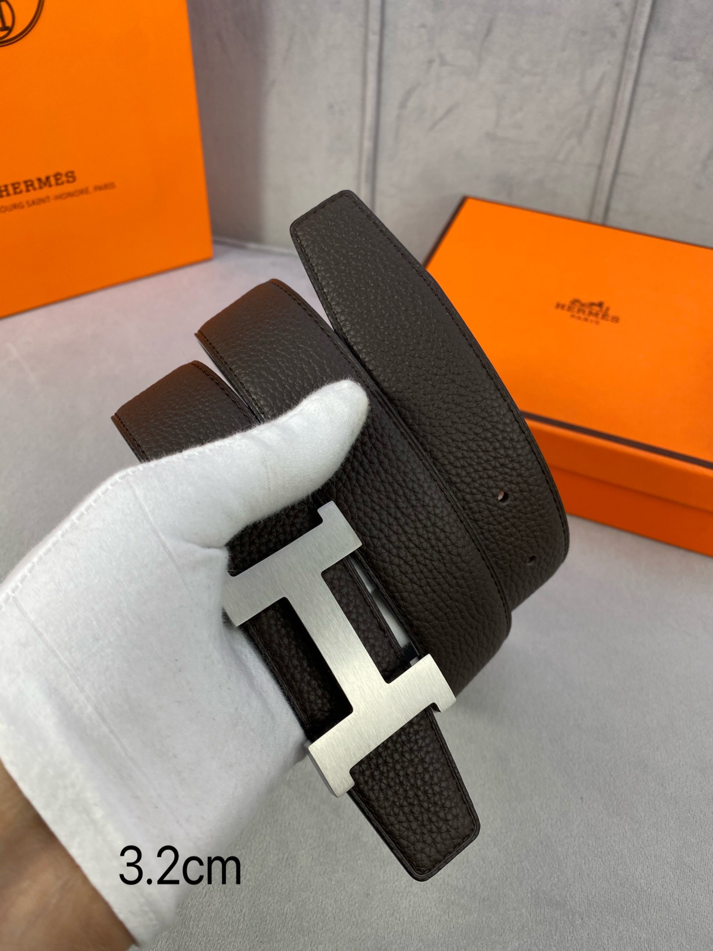  专柜同步 Hermes 爱马仕，专柜同款，3.2cm宽，带身采用进口头层Togo牛皮，boxer牛皮衬