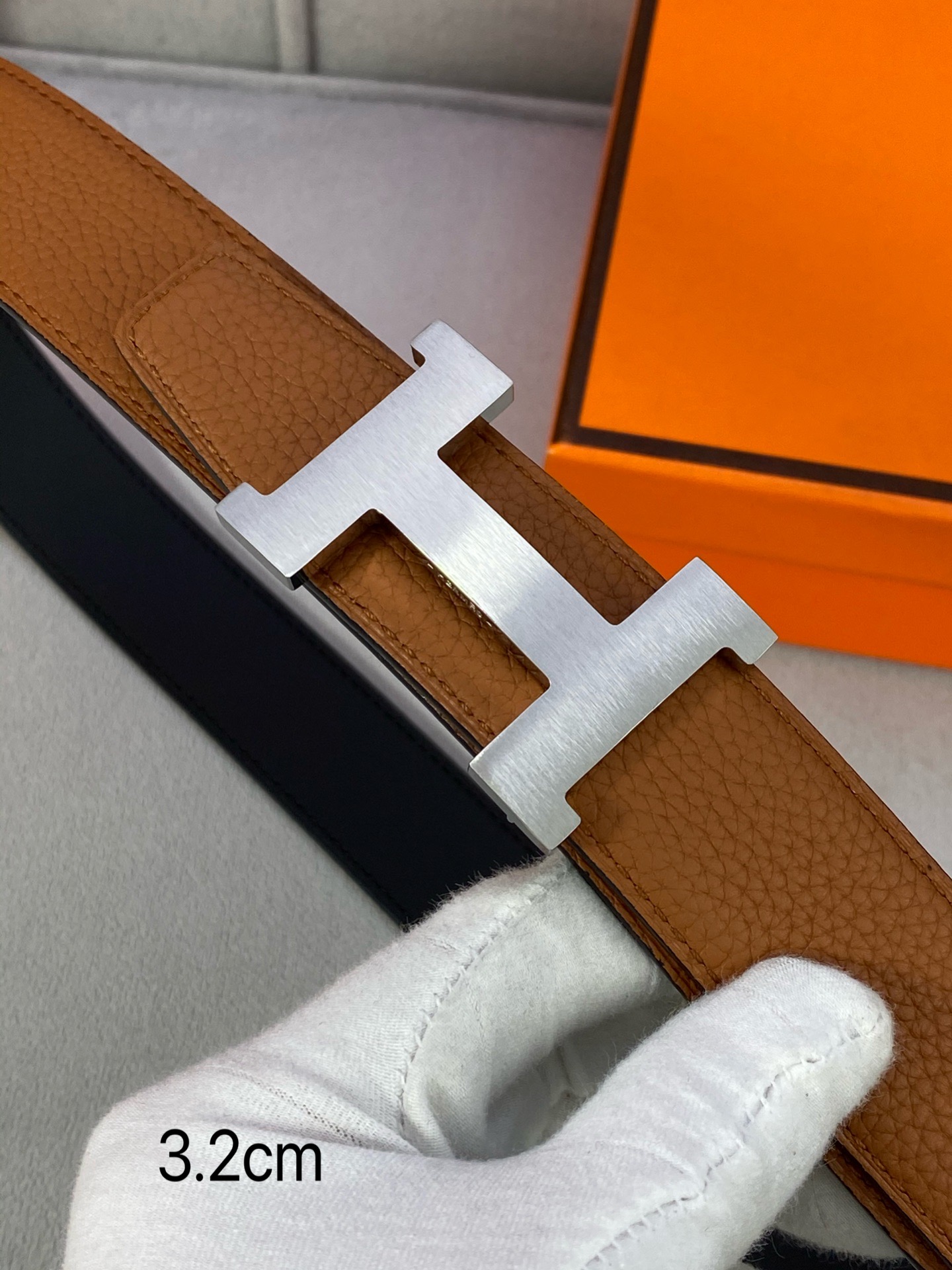  专柜同步 Hermes 爱马仕，专柜同款，3.2cm宽，带身采用进口头层Togo牛皮，boxer牛皮衬