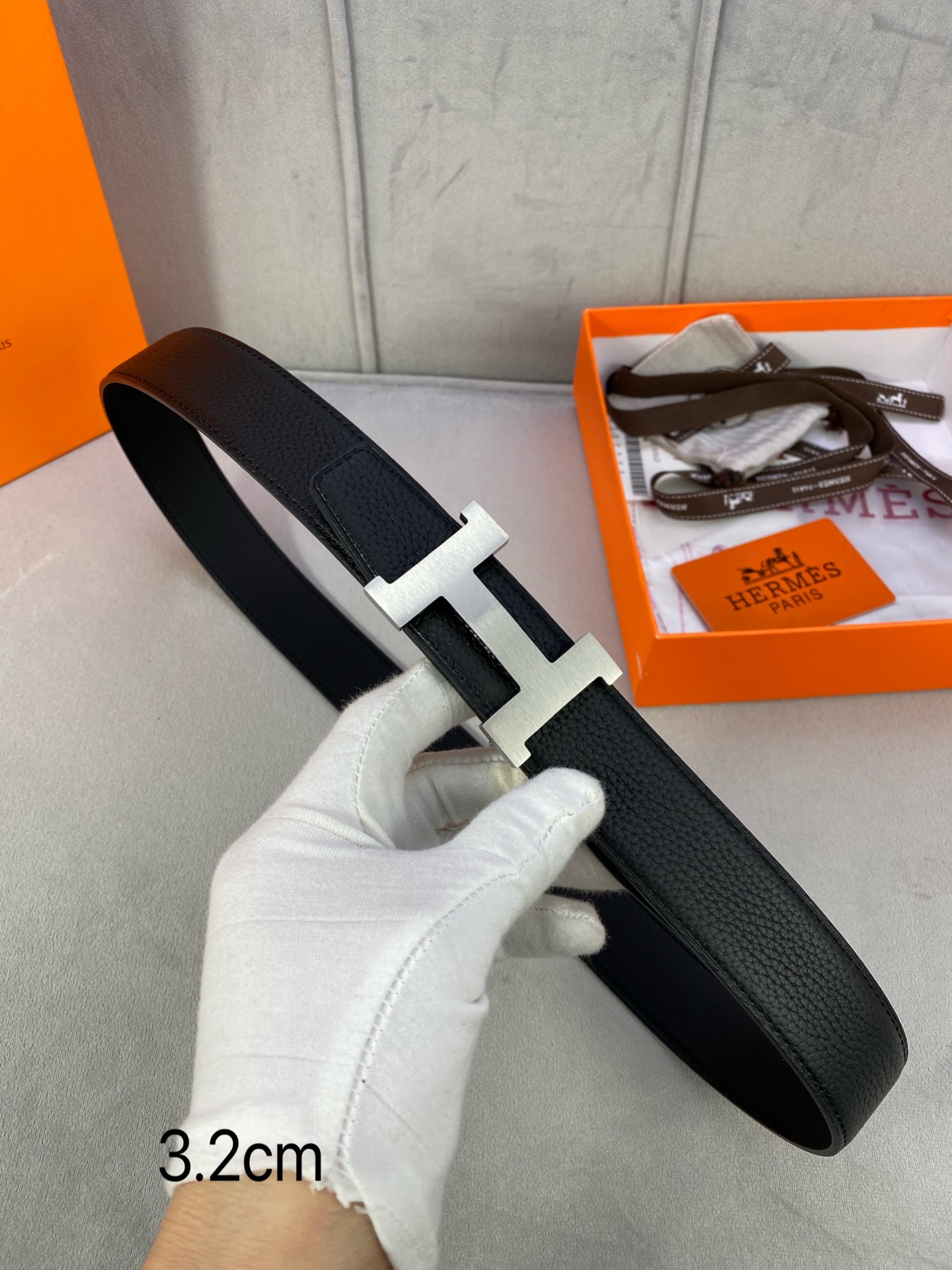  专柜同步 Hermes 爱马仕，专柜同款，3.2cm宽，带身采用进口头层Togo牛皮，boxer牛皮衬