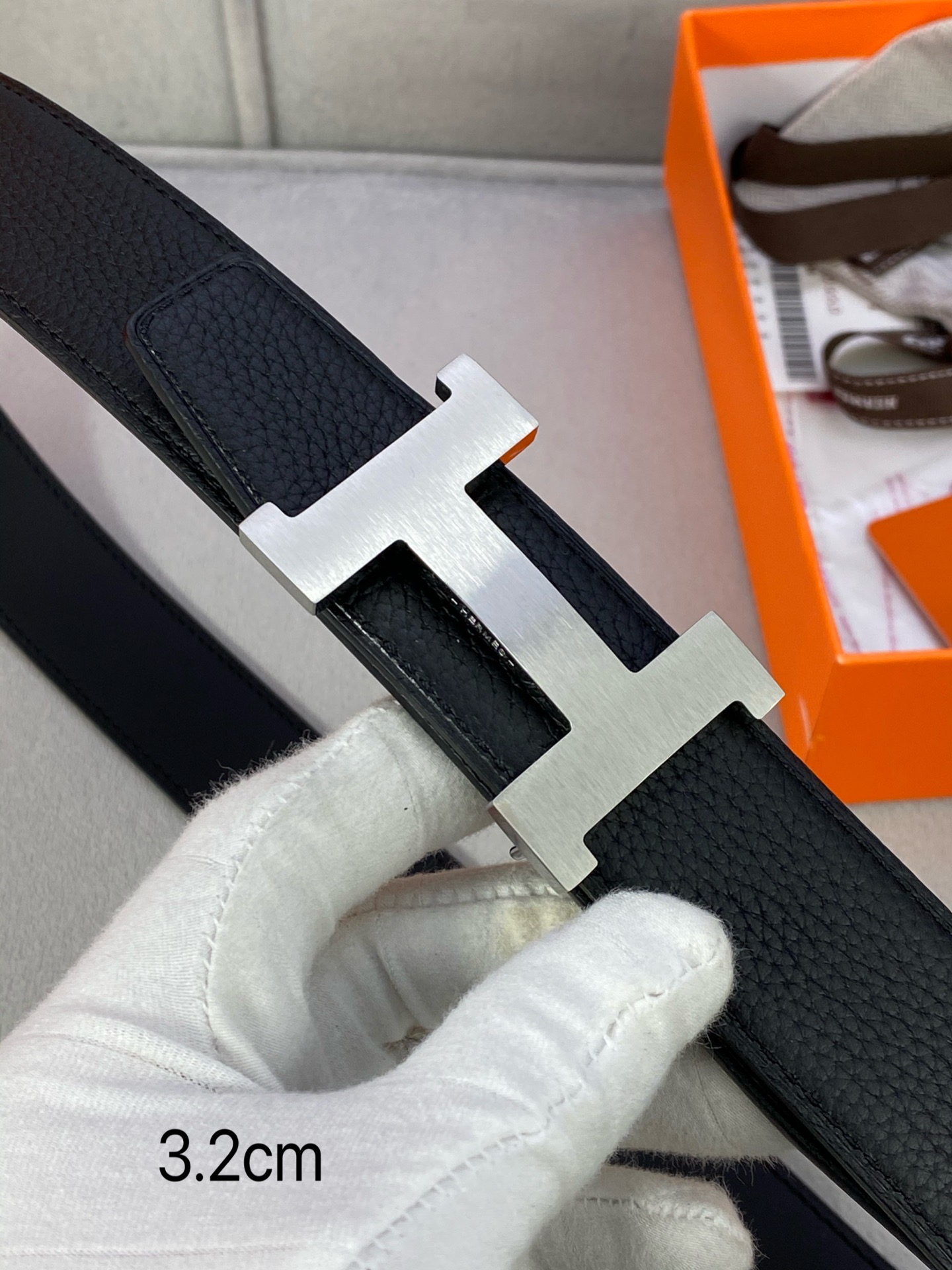 专柜同步 Hermes 爱马仕，专柜同款，3.2cm宽，带身采用进口头层Togo牛皮，boxer牛皮衬