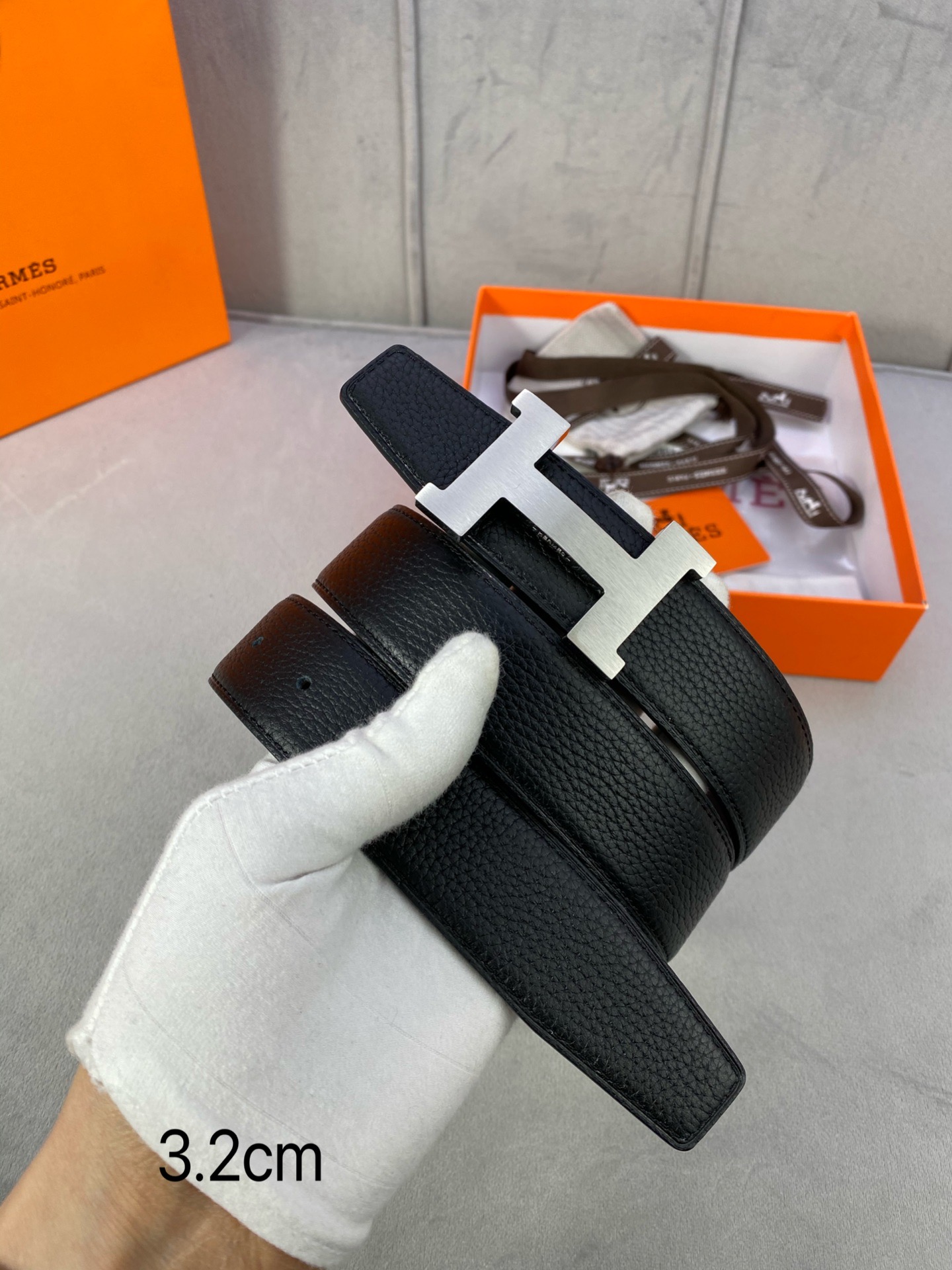  专柜同步 Hermes 爱马仕，专柜同款，3.2cm宽，带身采用进口头层Togo牛皮，boxer牛皮衬