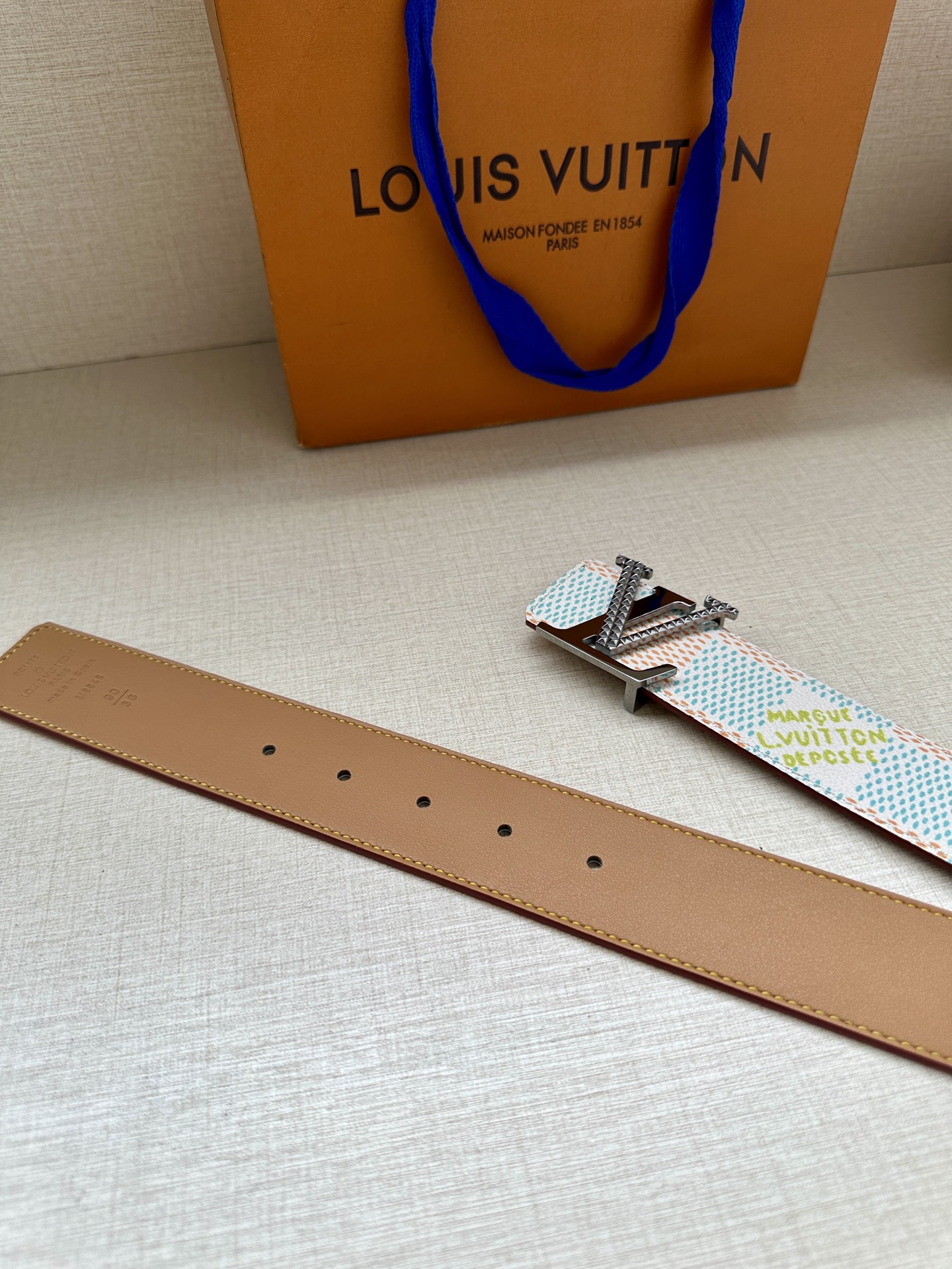 4.0宽 本款 LV Initials 双面腰带凝聚 Pharrell Williams 对典藏设计的灵