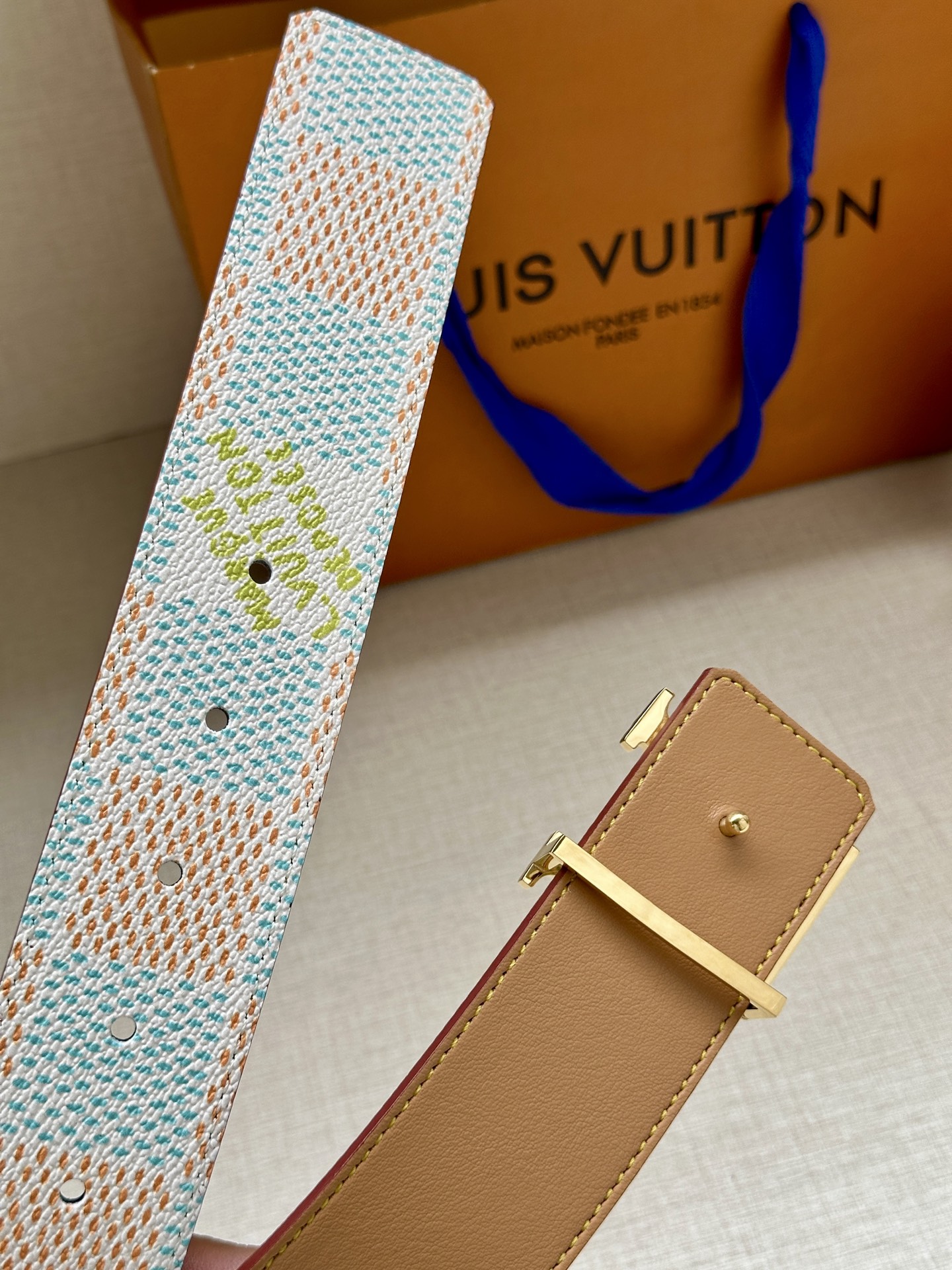 4.0宽 本款 LV Initials 双面腰带凝聚 Pharrell Williams 对典藏设计的灵