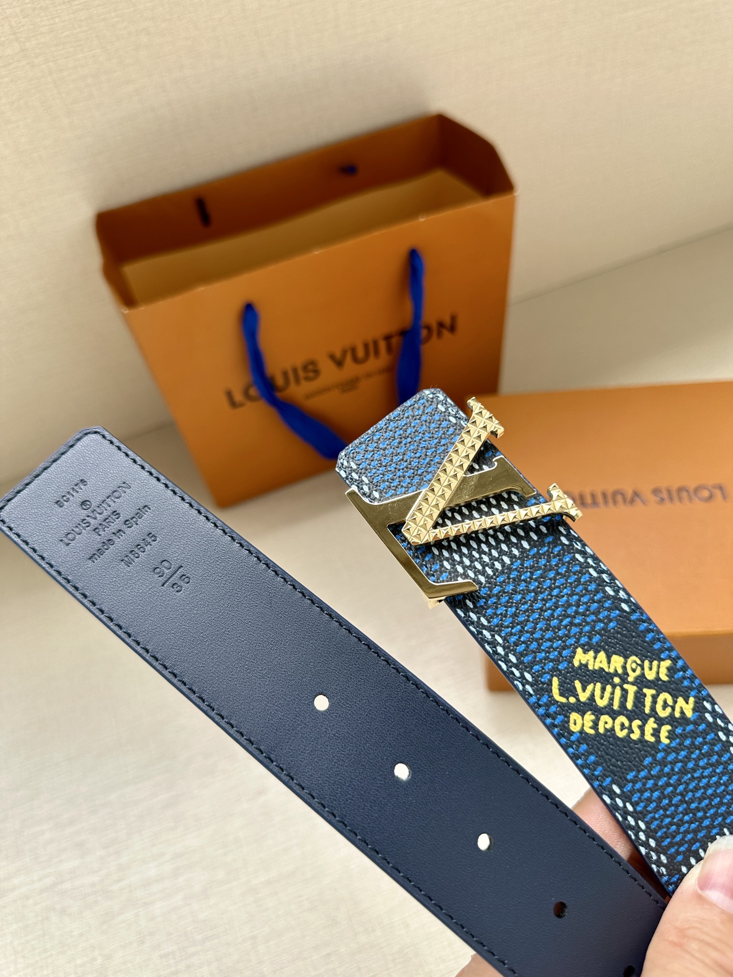 4.0宽 本款 LV Initials 双面腰带凝聚 Pharrell Williams 对典藏设计的灵