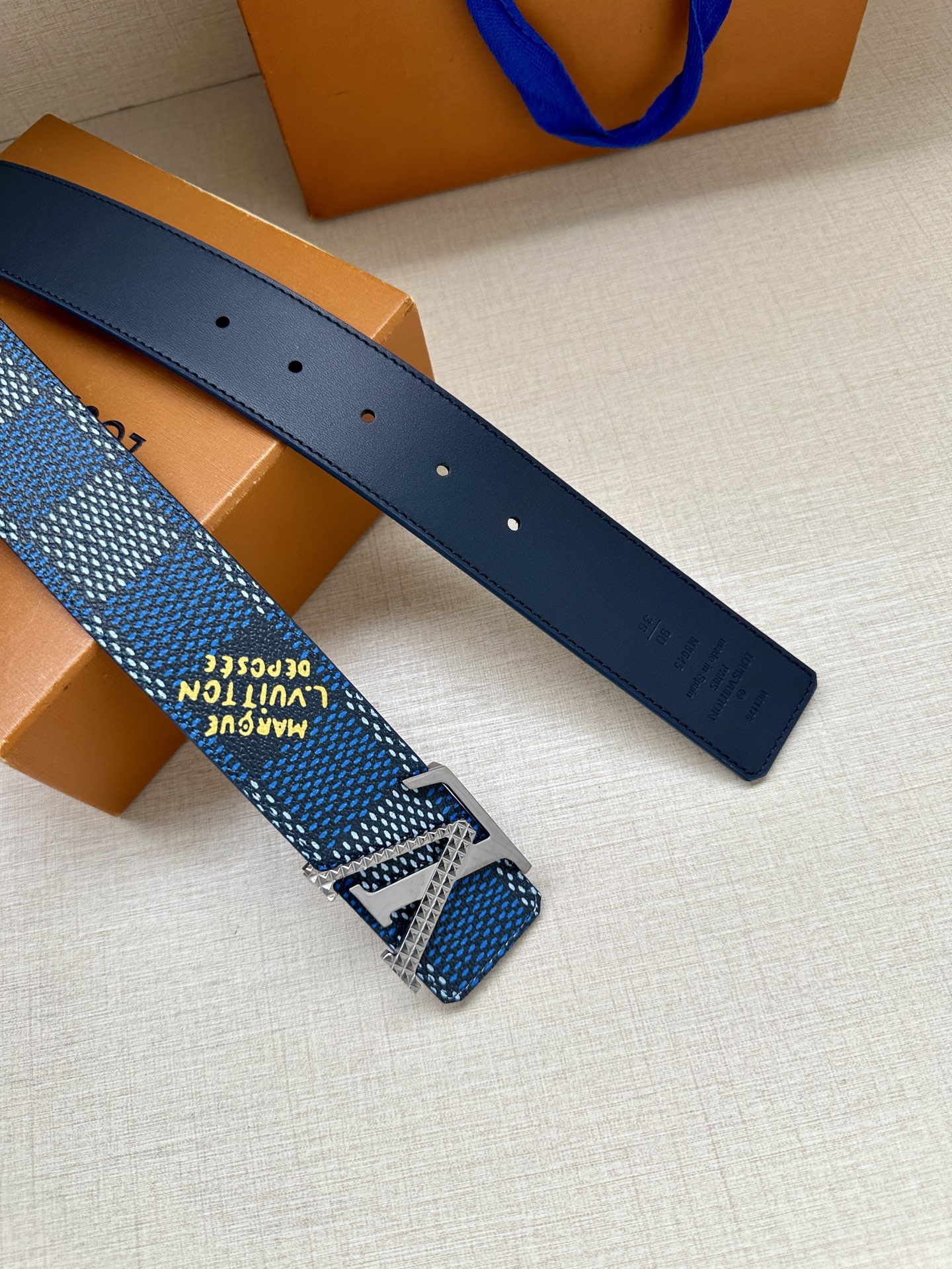 4.0宽 本款 LV Initials 双面腰带凝聚 Pharrell Williams 对典藏设计的灵