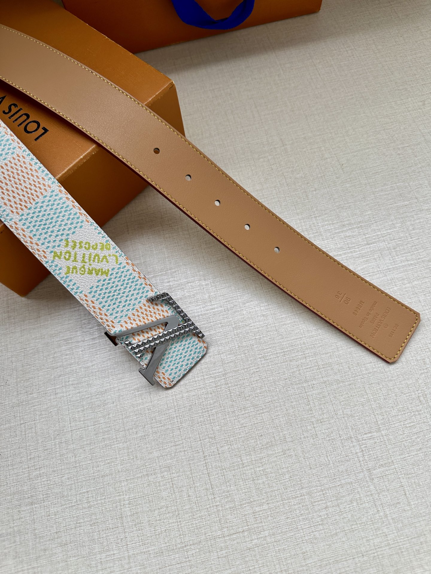 4.0宽 本款 LV Initials 双面腰带凝聚 Pharrell Williams 对典藏设计的灵