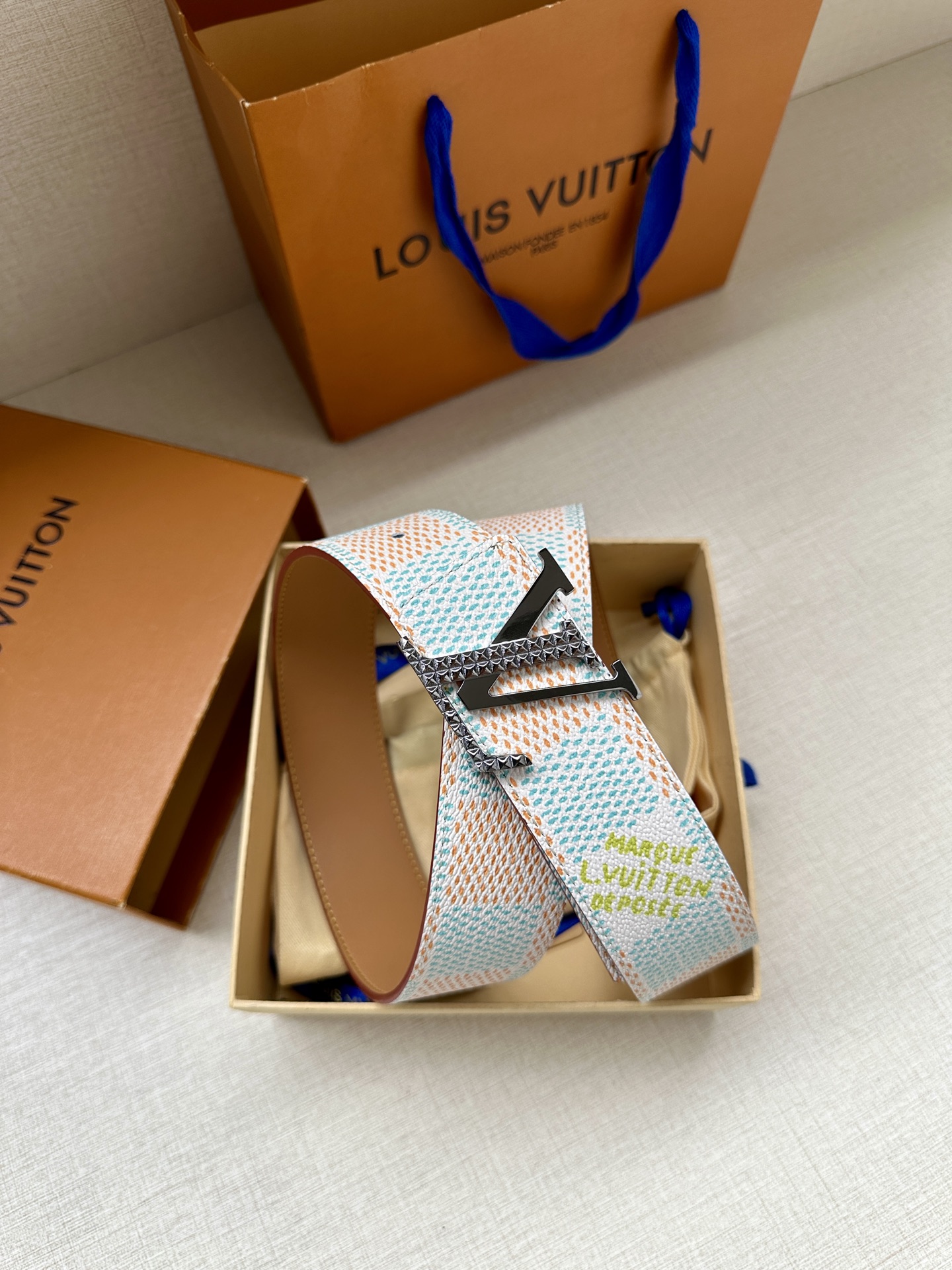 4.0宽 本款 LV Initials 双面腰带凝聚 Pharrell Williams 对典藏设计的灵