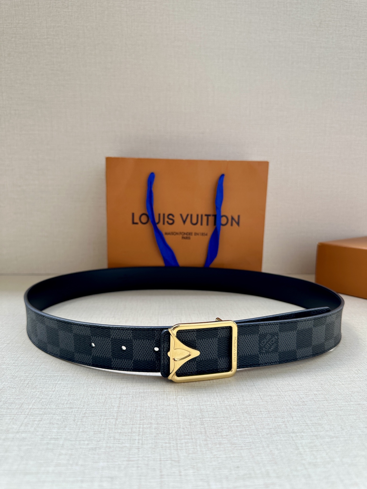 Louis Vuitton Initiales Monogram Eclipse Canvas Belt 3.4'' - Elegant Design 2 i1757939060951 1586 0 0