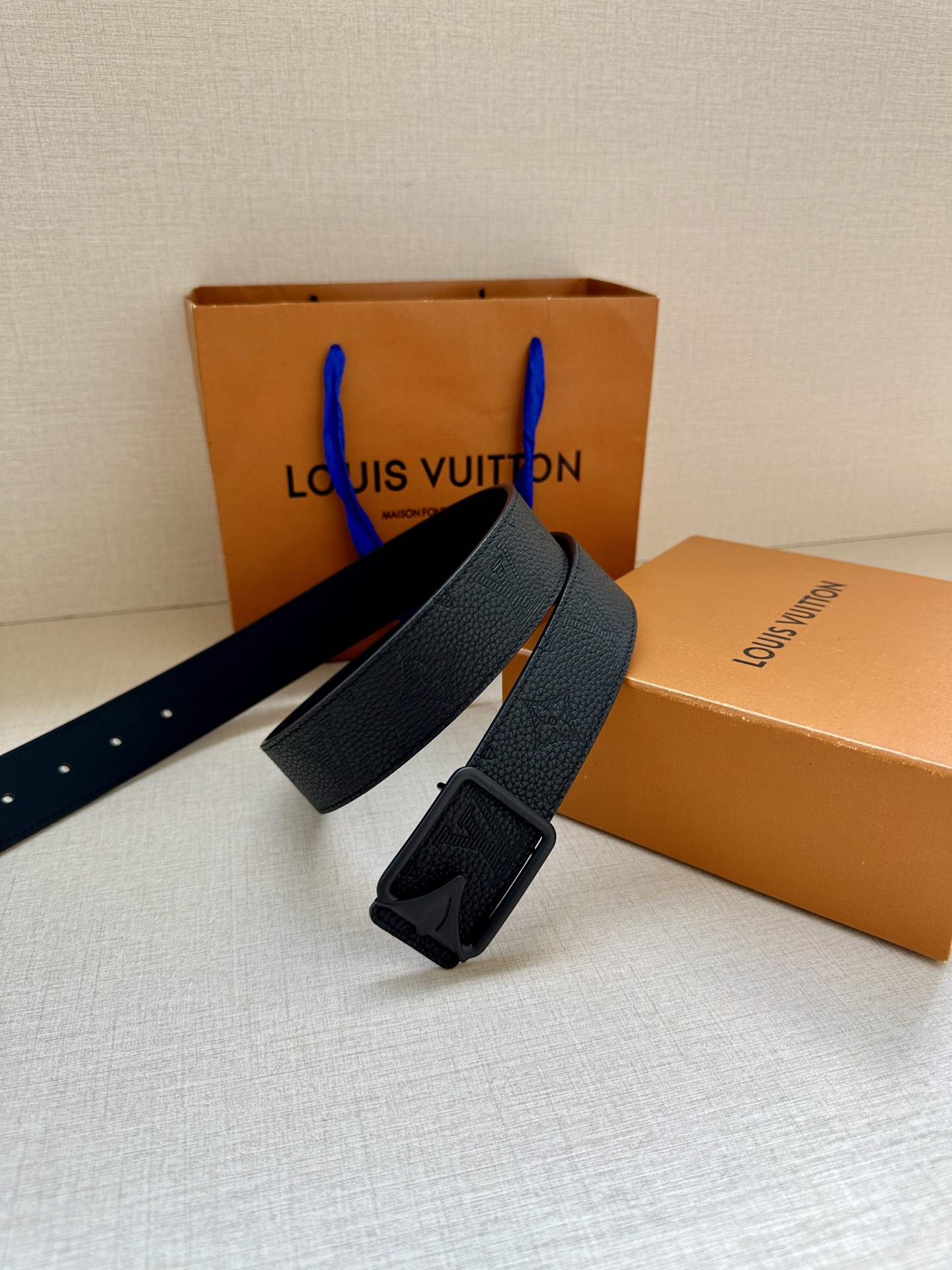 Louis Vuitton Aerogram 3.4" Wide Reversible Leather Belt with Buckle 9 i1758424789644 1960 0 8