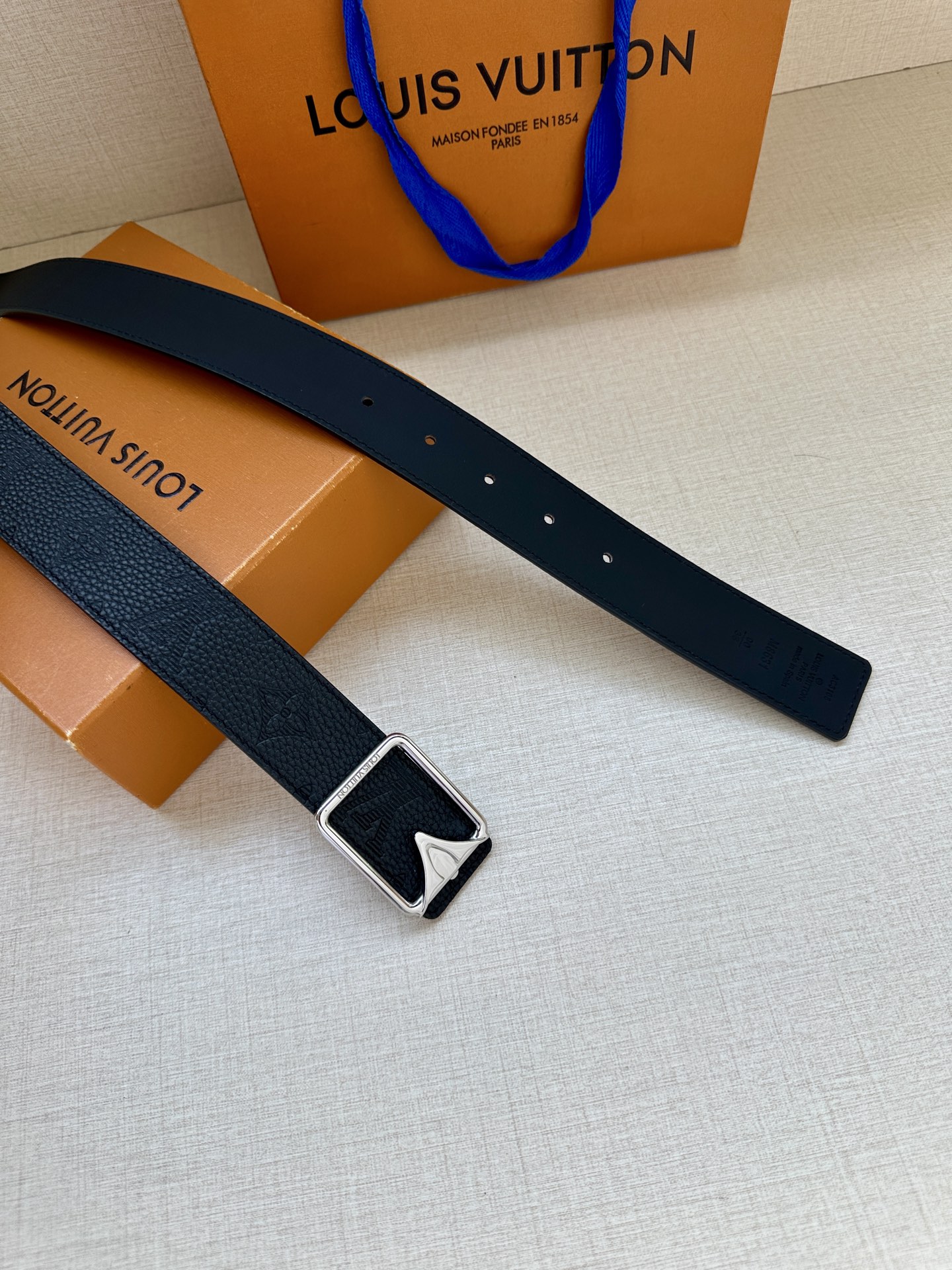 Louis Vuitton Aerogram 3.4" Wide Reversible Leather Belt with Buckle 5 i1758424789696 2416 0 4